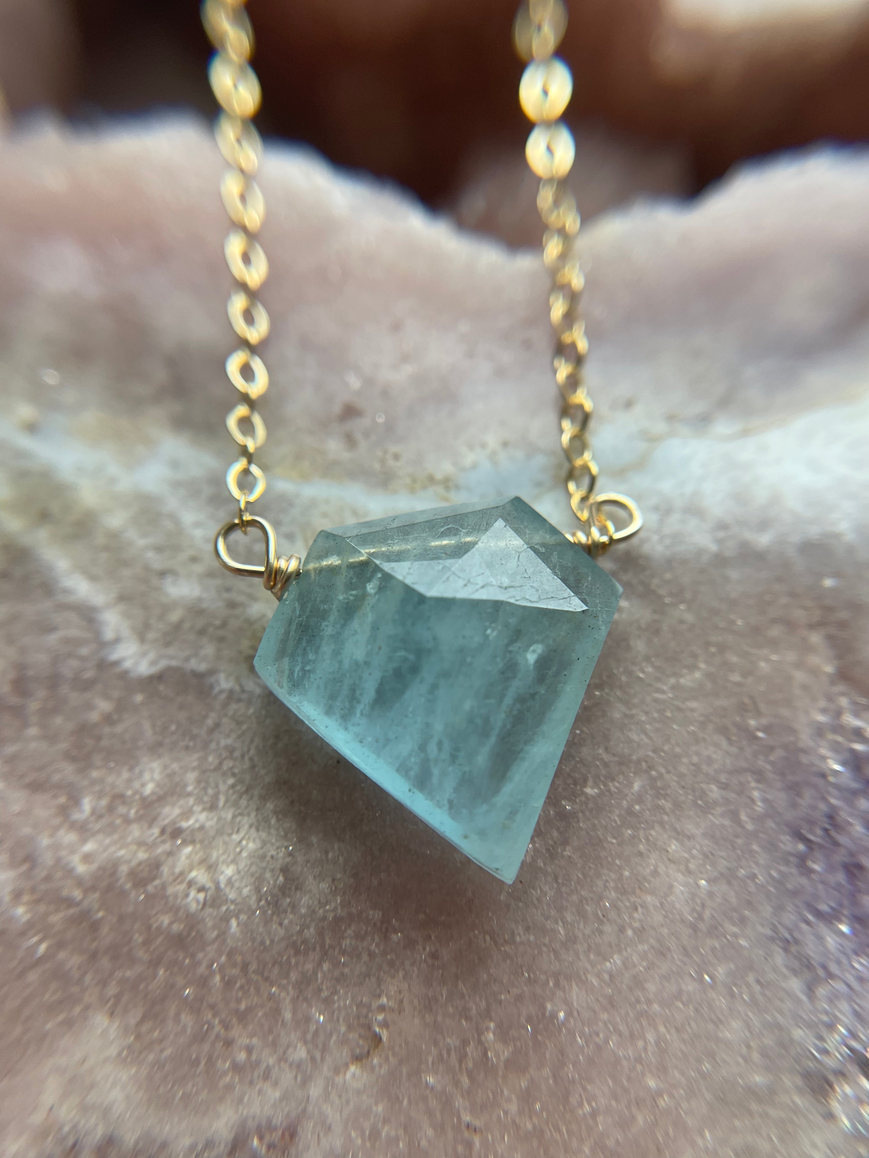 Natural Raw Aquamarine Pendant Necklace - March Birthstone Jewelry for Women, Birthday Gift, Healing Crystal, Boho Chic Style | Perfect for Everyday Wear, Special Occasions & Spiritual Healing