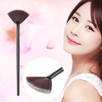 SUNISA Slim Black Fan Makeup Highlighter Brush for Women & Girls - Soft Bristles for Flawless Contouring & Glow - Perfect for Everyday Makeup, Professional Use & Travel (Pack of 1)