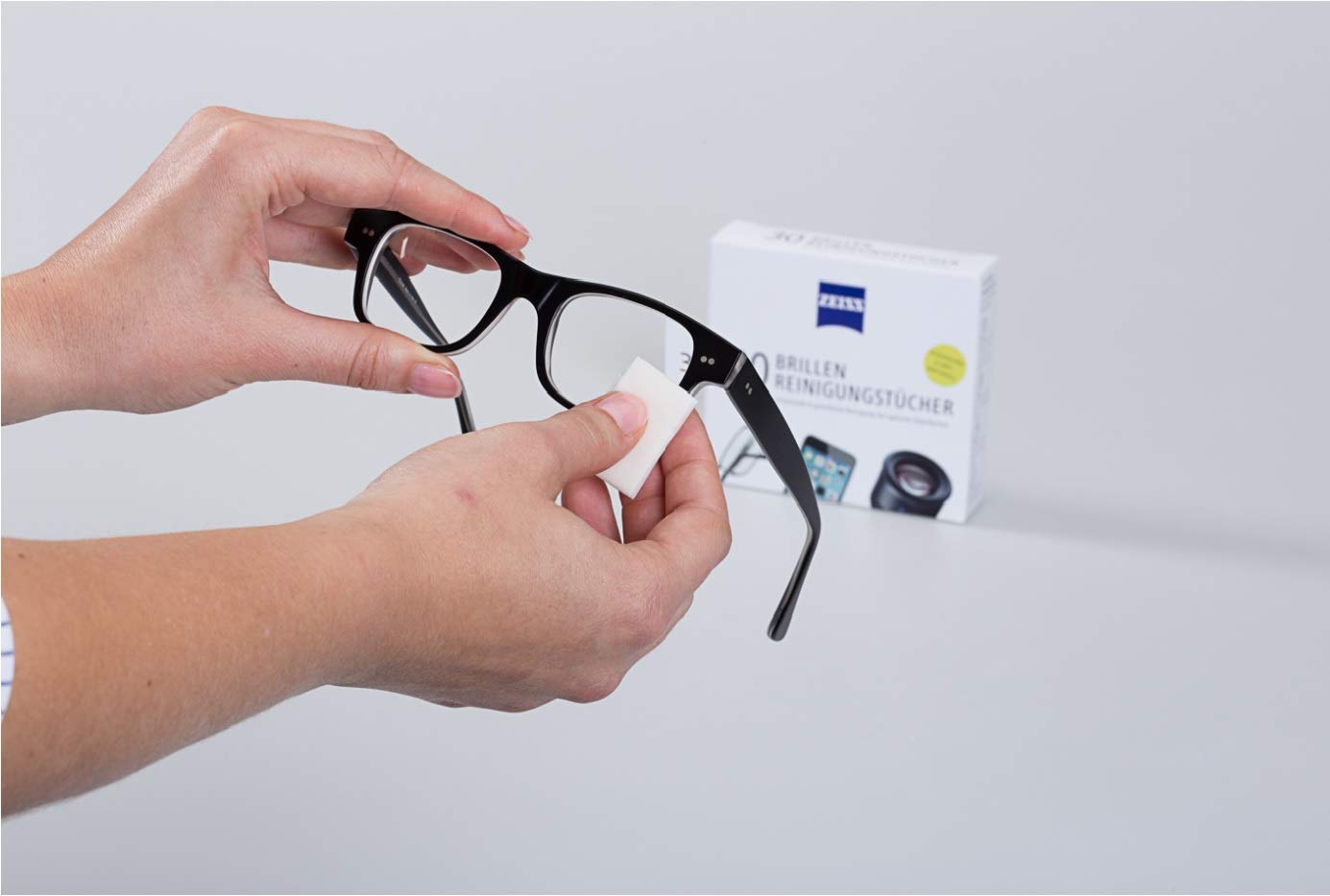 ZEISS Glasses Cleaning Wipes (200-Pack) - Gentle Lens Cleaning for Eyewear & Screens