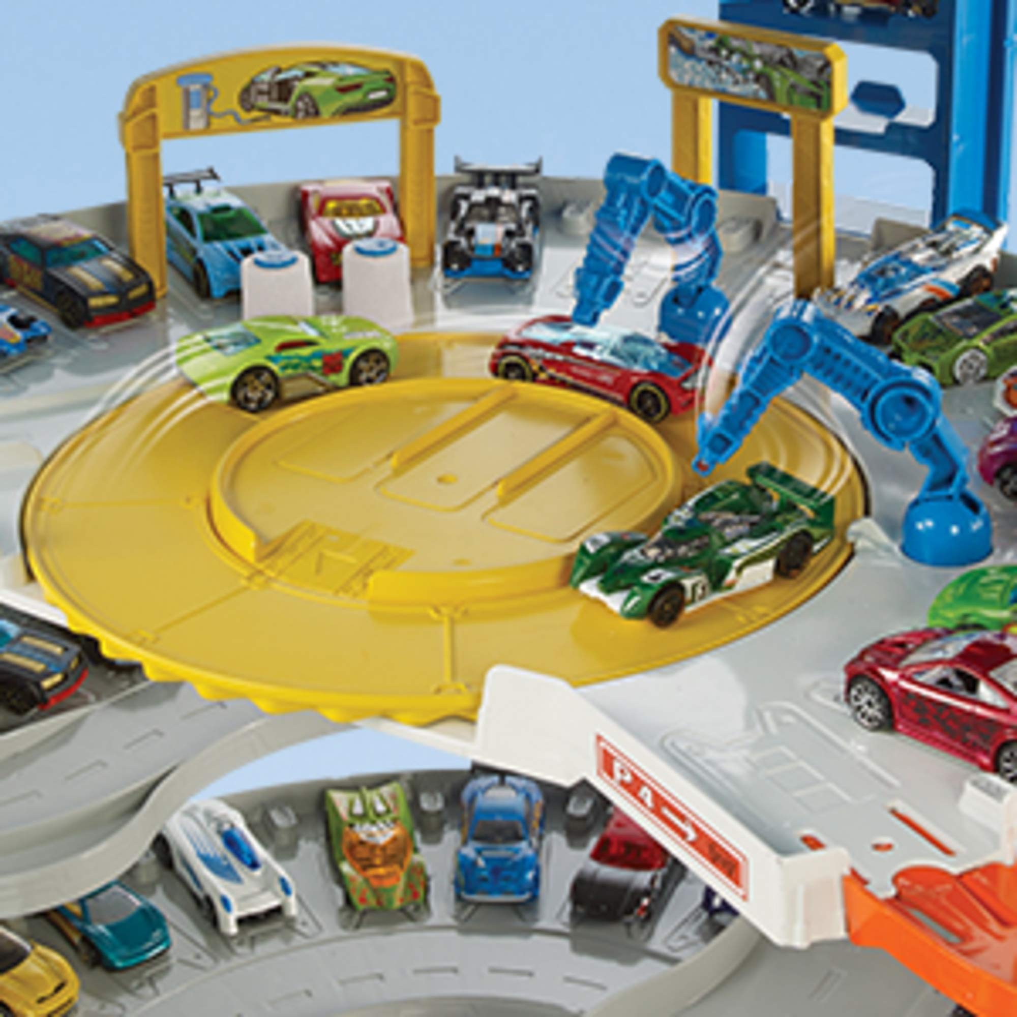 Hot Wheels Super Ultimate Garage Toy Car Track Set with 4 1:64 Scale Die-Cast Cars | 3+ Feet Tall Playset with Motorized Gorilla & Storage for 140 Cars | Amazon Exclusive | Perfect for Kids' Birthday Gifts & Racing Playtime