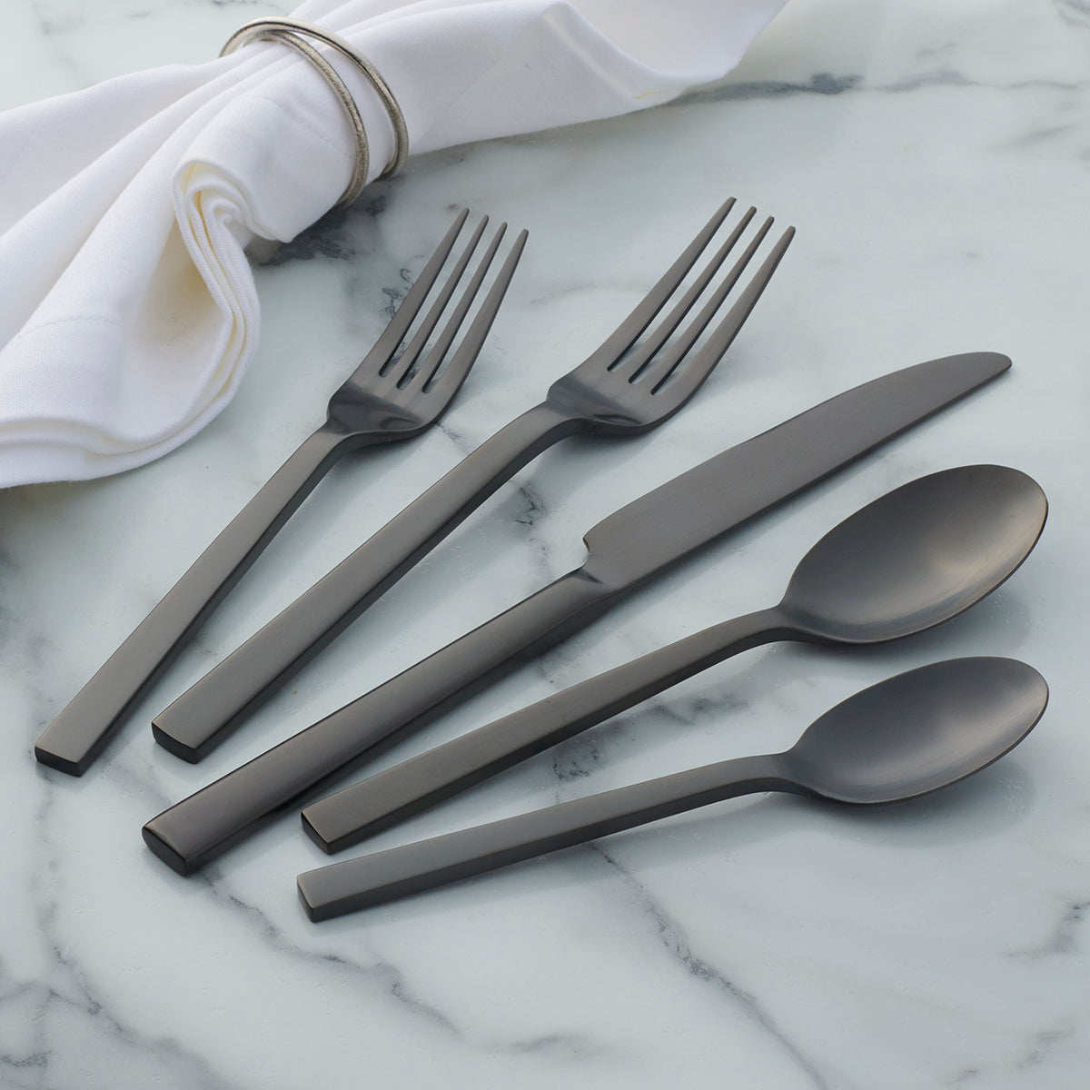 Premium 20-Piece Matte Black Flatware Set - Elegant Stainless Steel Silverware for Fine Dining, Dinner Parties & Everyday Use