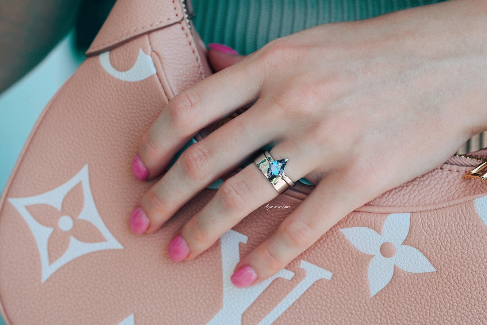 Minimalist Kite Cut Alexandrite Ring 14K White Gold - Elegant Birthstone Jewelry for Women, Perfect for Engagement, Anniversary & Special Occasions