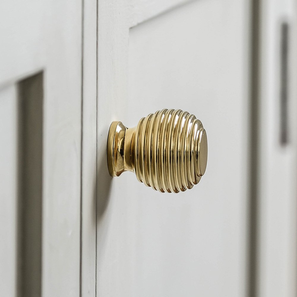Polished Brass Queen Anne Beehive Cabinet Knob - Vintage Style Drawer Pulls for Kitchen Cabinets, Dressers & Furniture Hardware - Perfect for Home Renovation & DIY Projects