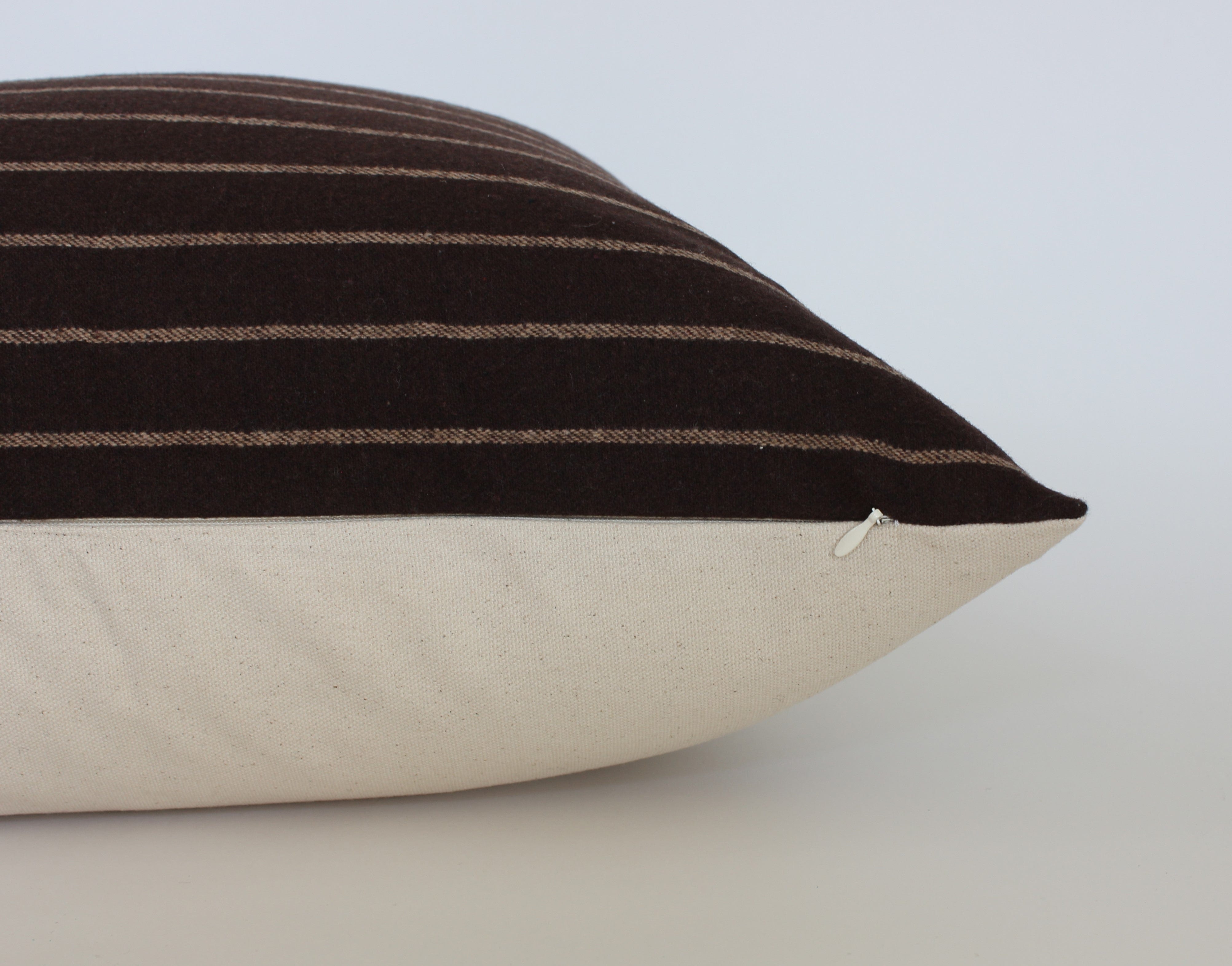 Catelia Pillow Cover - Soft & Stylish Decorative Pillowcase for Couch, Bed, Sofa - Perfect for Home Decor, Living Room, Bedroom