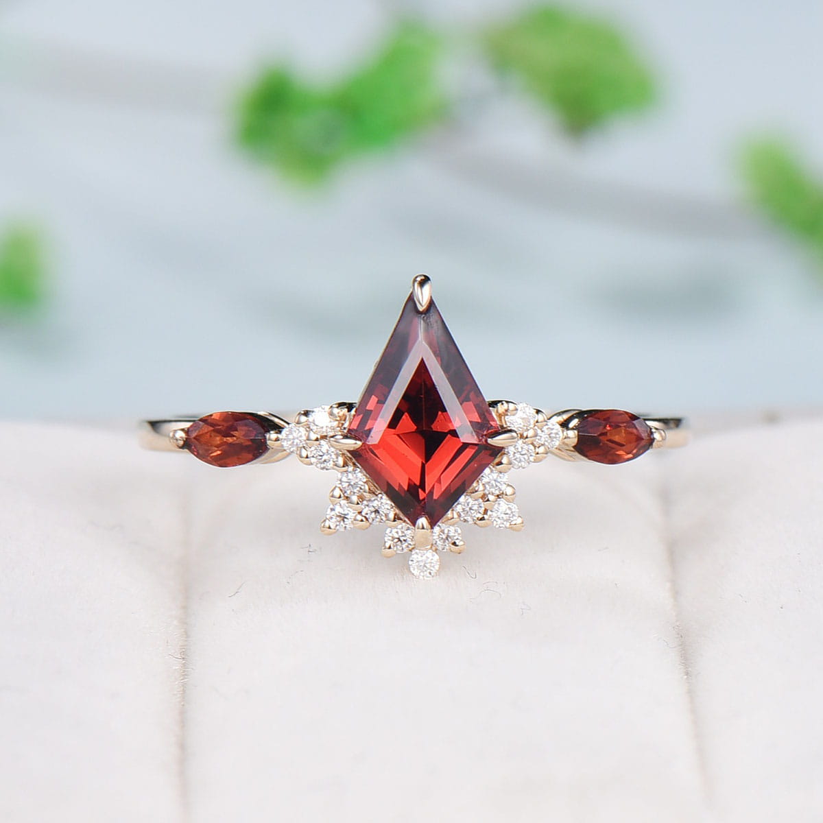 Vintage Art Deco Marquise Garnet Engagement Ring - 14K Gold Kite Cut Garnet Wedding Band for Women, Promise Ring, Valentine's Day & Christmas Gift - Perfect for Proposals, Anniversaries & Special Occasions