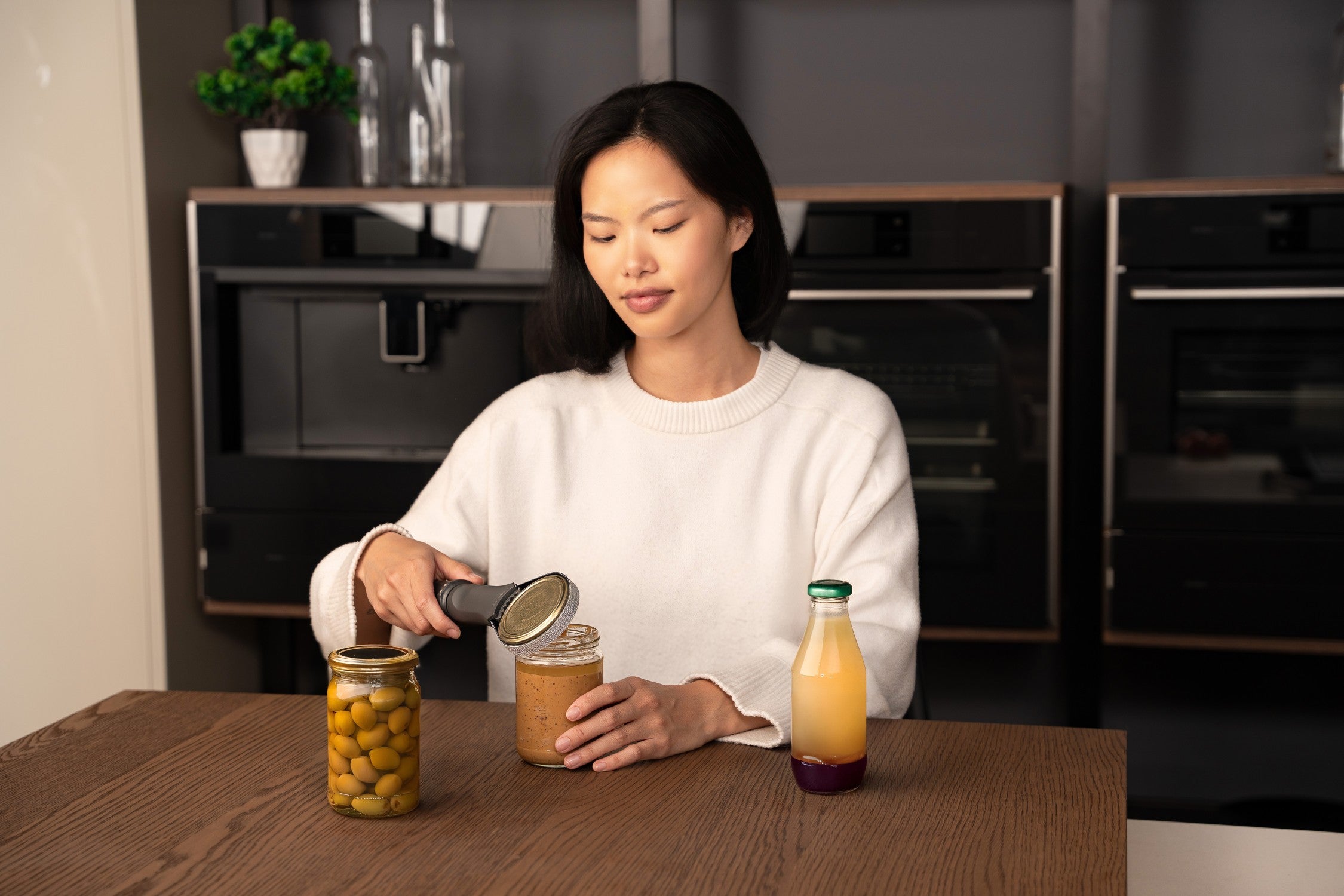 Zyliss Easy Grip Jar Opener - Effortless Opening for Stubborn Lids - Perfect for Kitchen, Seniors & Arthritis Sufferers