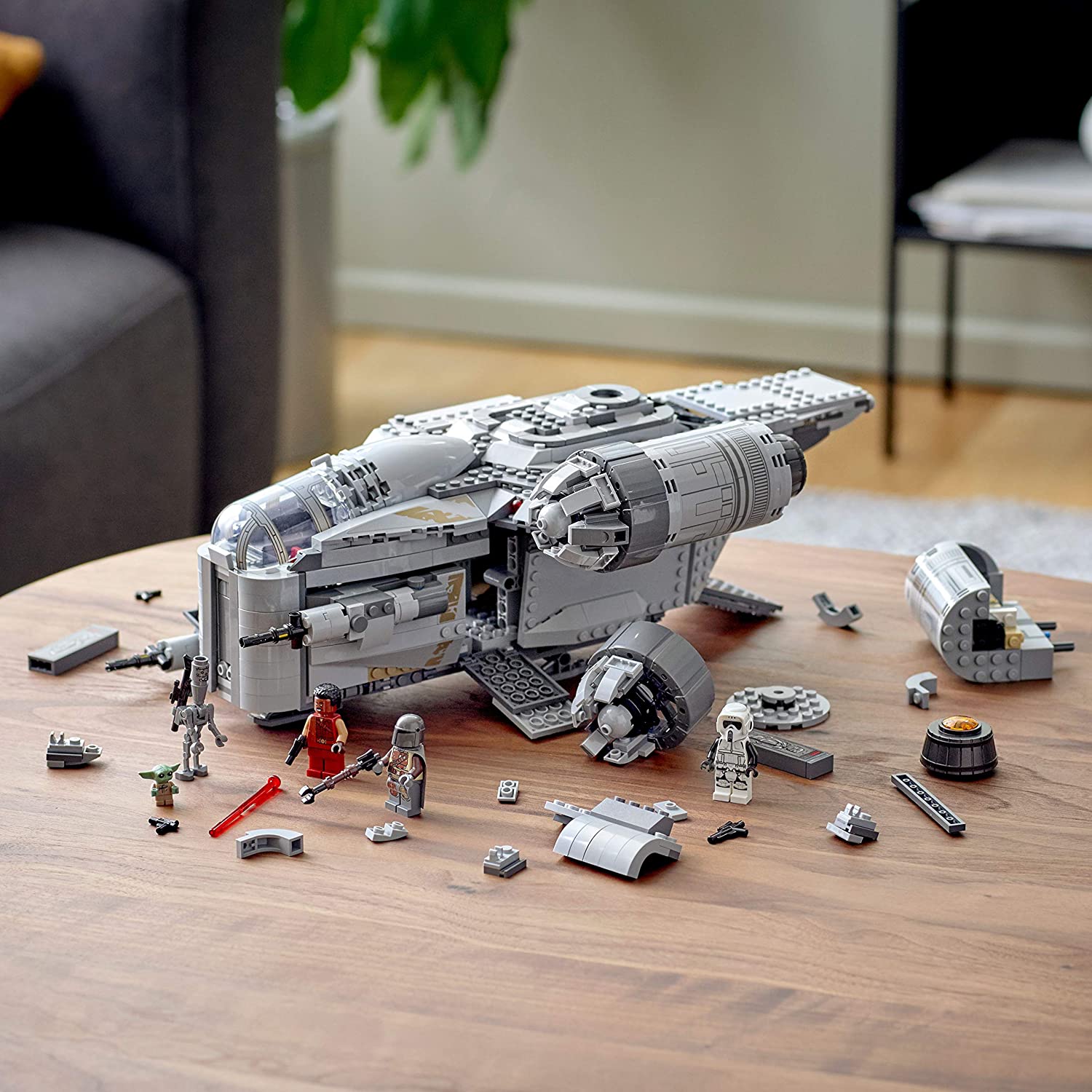 LEGO Star Wars The Mandalorian The Razor Crest 75292 Building Kit | 1,023 Pieces | Collectible Starship Model | Perfect for Display & Play | Great Gift for Star Wars Fans & LEGO Collectors | Recreate Epic Mandalorian Scenes