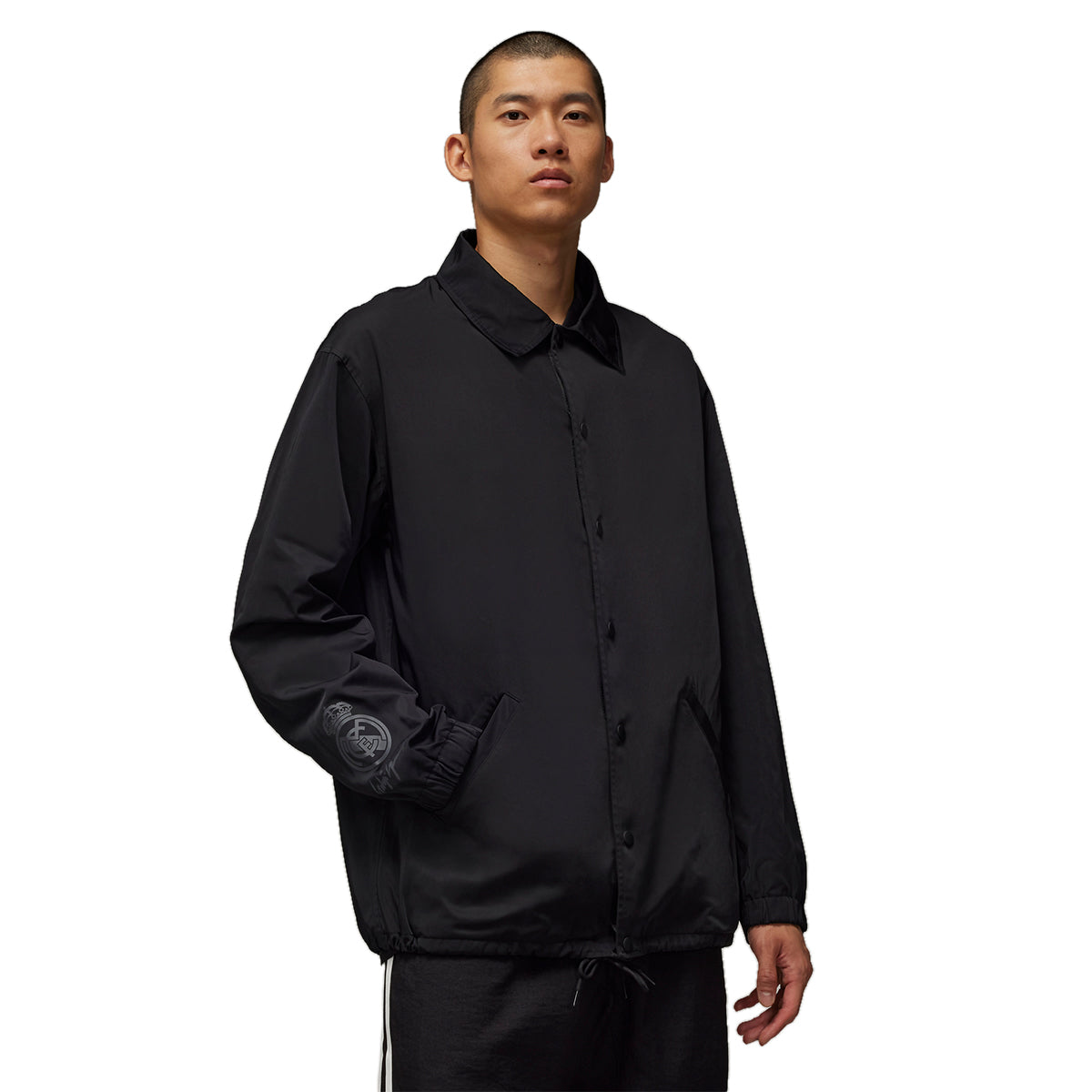 Real Madrid Travel Coach Jacket for Men - Black Official Football Jersey - Lightweight Windbreaker for Soccer Fans, Travel & Outdoor Activities