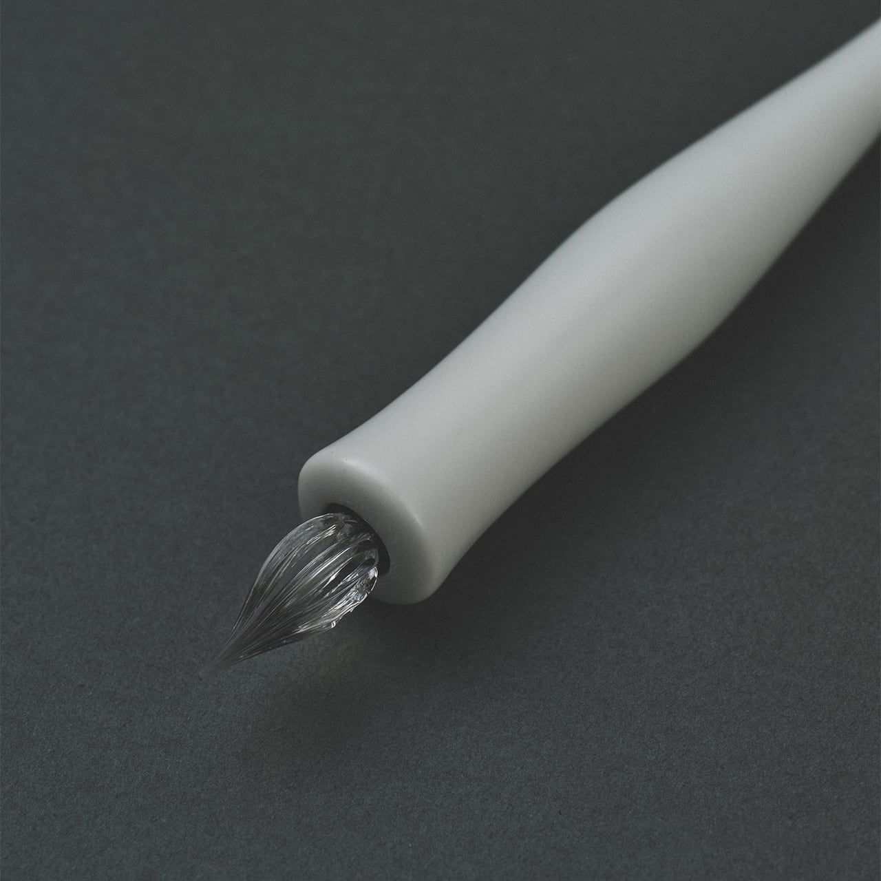 Imari Yaki Japanese Glass Dip Pen - White Handmade Calligraphy Pen for Ink Writing, Drawing & Lettering - Perfect for Artists, Journaling & Gift Giving