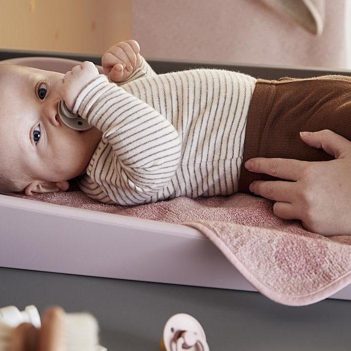 LEANDER Matty Topper Organic Baby Crib Mattress Protector - Breathable, Waterproof, Hypoallergenic - Perfect for Nursery, Daycare & Travel (Cappuccino)