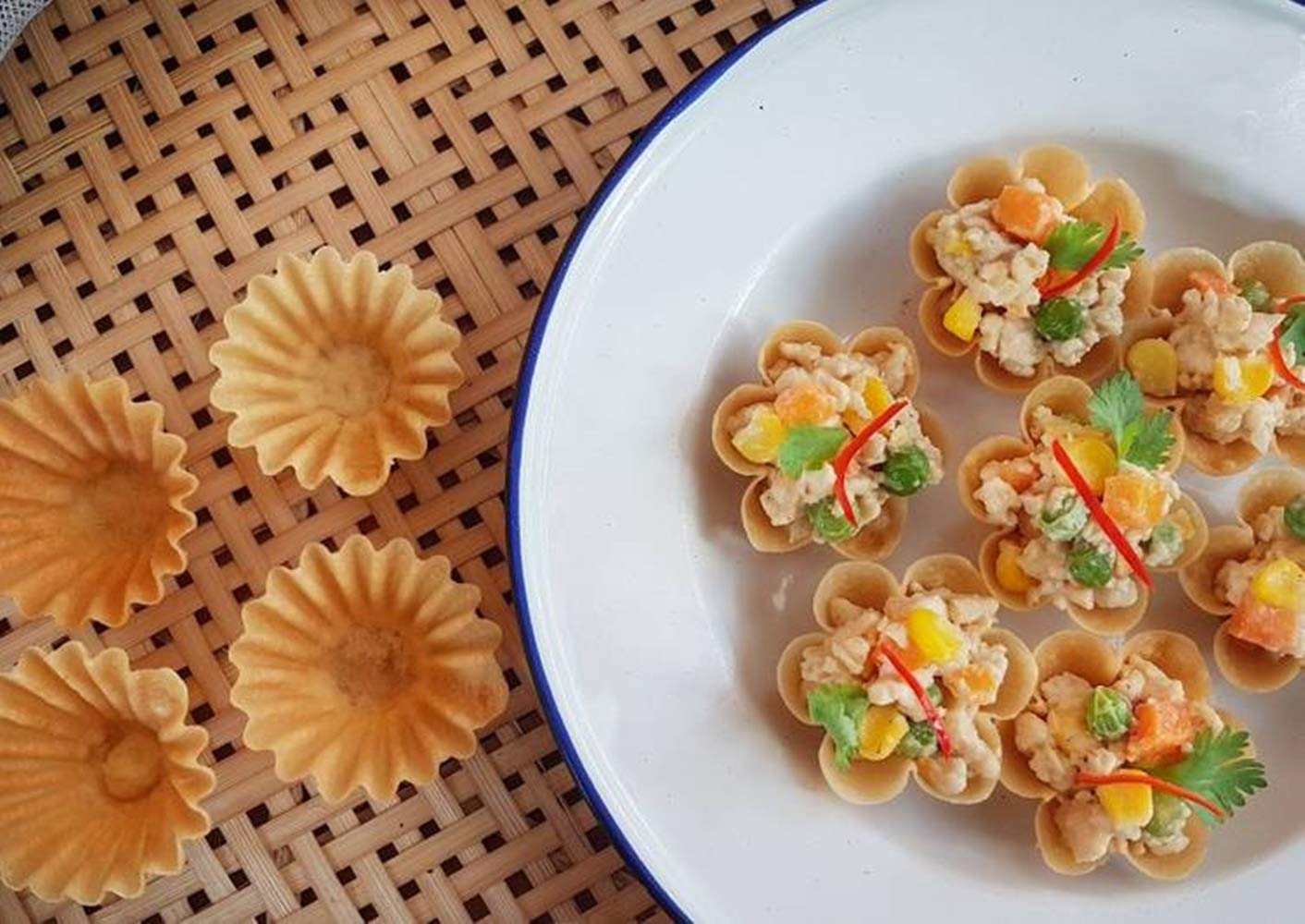 Thai Kratong Thong Golden Cup Brass Mold - Non-Spicy Appetizer & Dessert Maker (4 Cups) | Perfect for Thai Cuisine, Party Snacks & Home Cooking