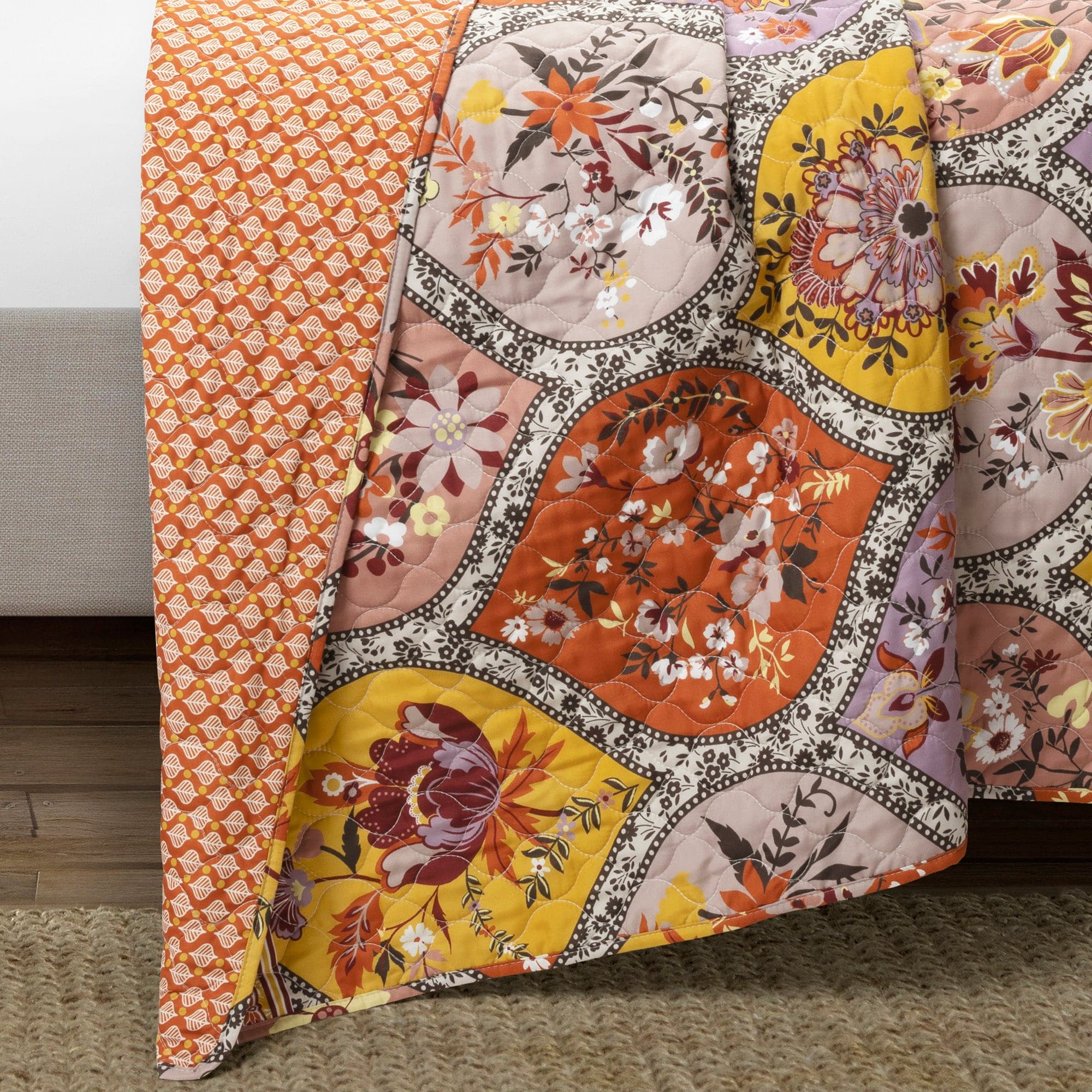 Bohemian Flower Cotton Quilt 3-Piece Bedding Set | Soft & Breathable Comforter, Pillow Shams & Bed Skirt | Perfect for Boho Chic Bedroom Decor & Guest Room Styling