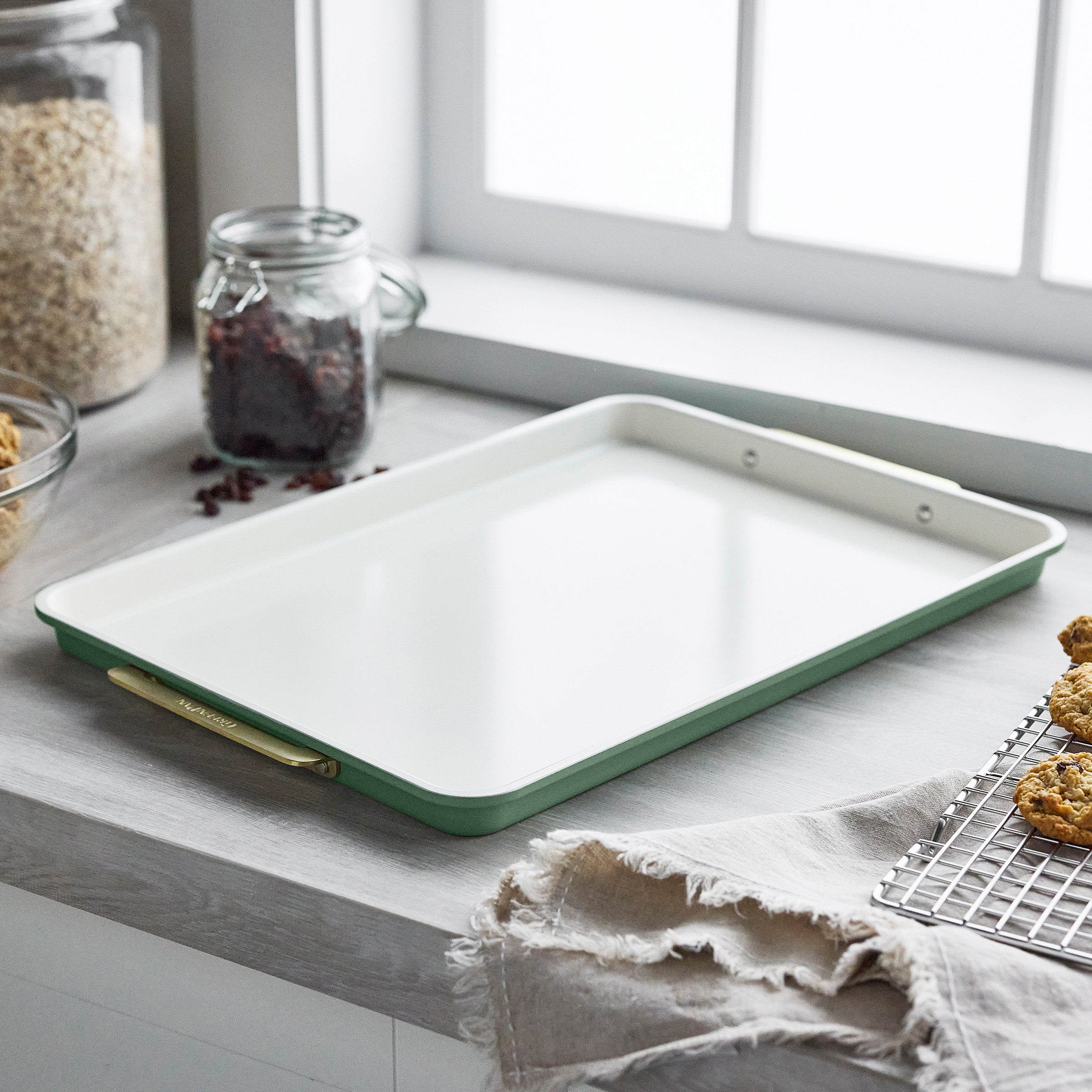 Premium Reserve Bakeware 13 x 18 Inch Half Sheet Pan - Heavy Duty Nonstick Cookie Baking Sheet, Commercial Grade Aluminum Baking Tray for Oven, Roasting, Cookies, Pastries - Perfect for Home Kitchens & Bakeries