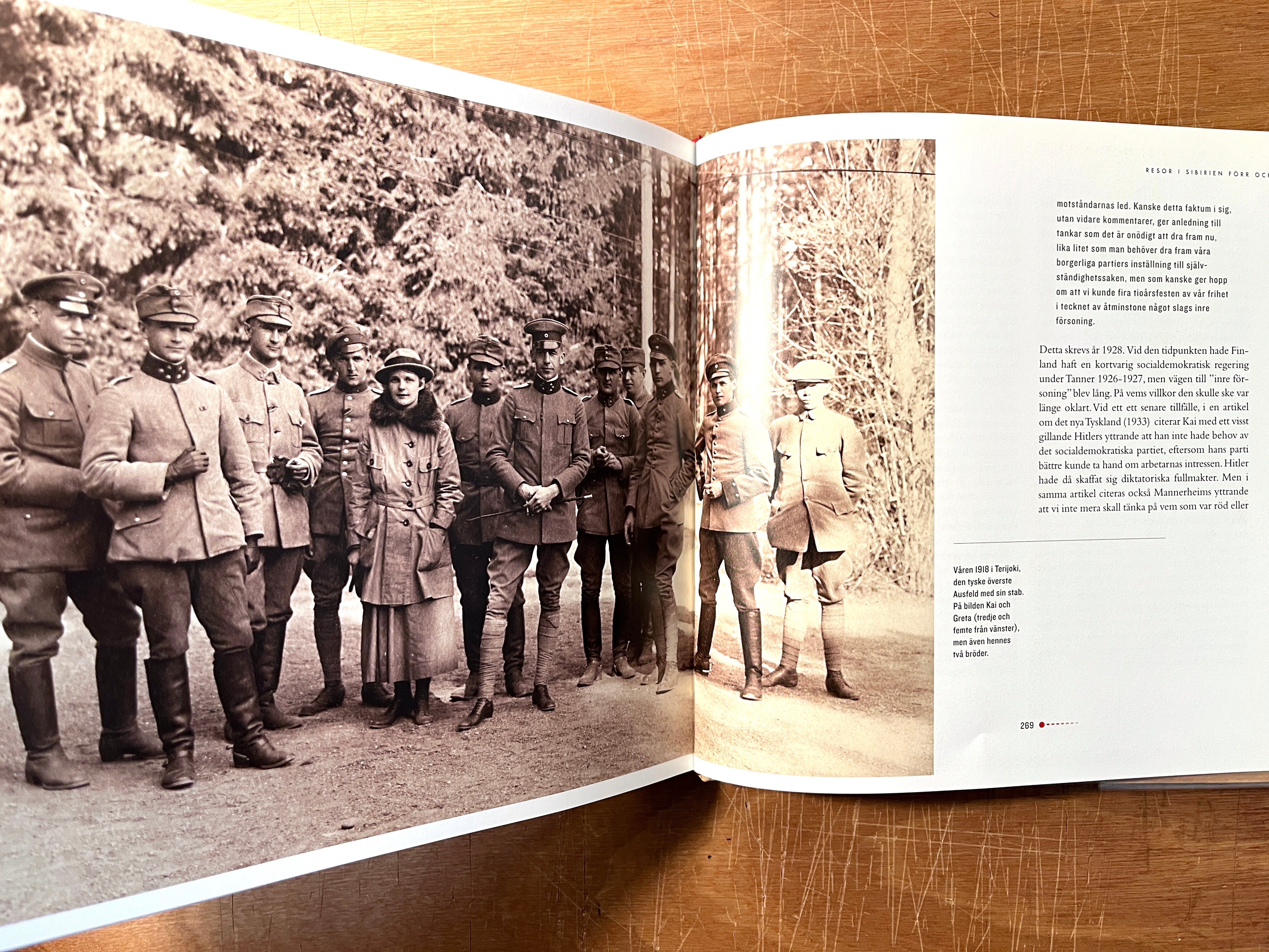 I Min Fars Fotspar by Jorn Donner - 2006 Hardcover Edition from Soderstroms & Atlantis | Perfect for Book Collectors & Scandinavian Literature Enthusiasts