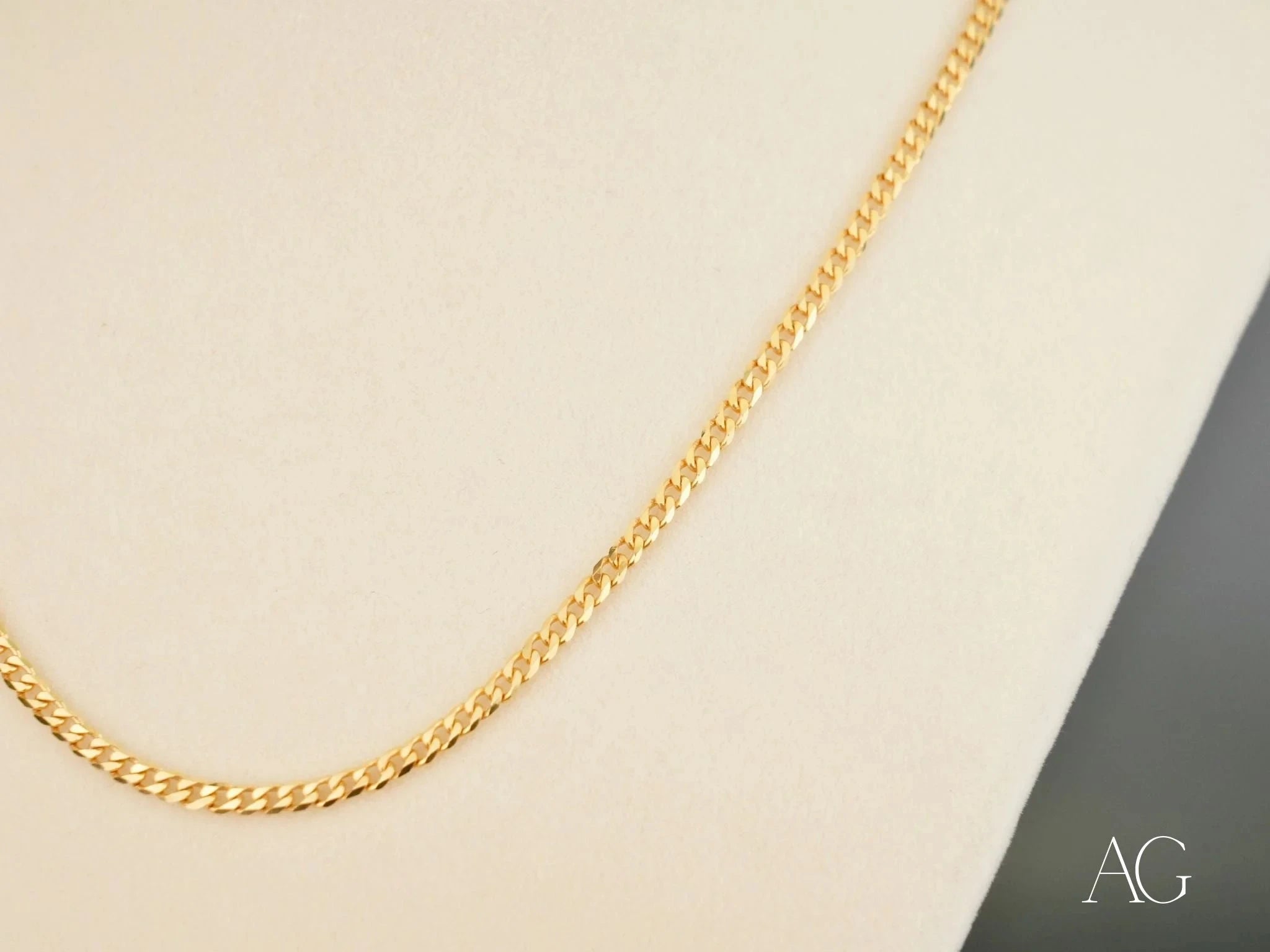 18K Gold Cuban Chain for Men & Women - Luxury Hip Hop Jewelry - Perfect for Parties, Weddings & Everyday Wear
