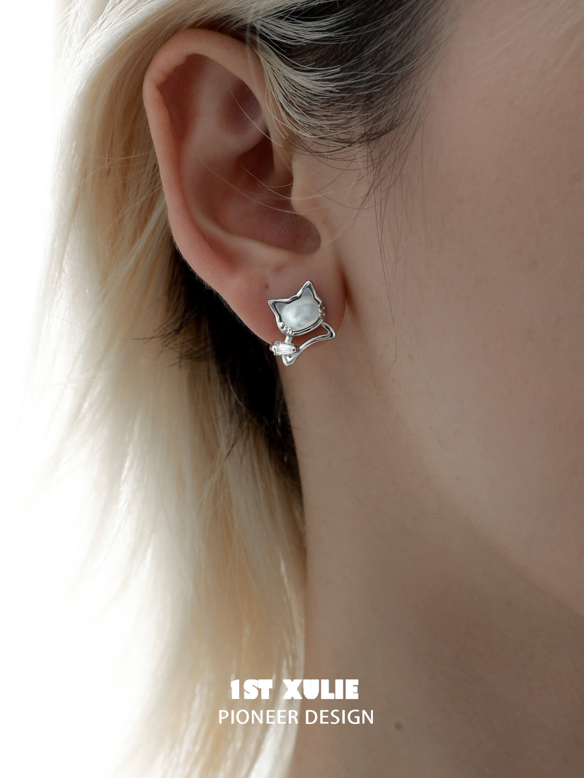 Stylish S925 Sterling Silver 18K Platinum Plated Black & Gray Cat Earrings for Women - Perfect for Casual Wear, Date Nights & Cat Lovers Gifts