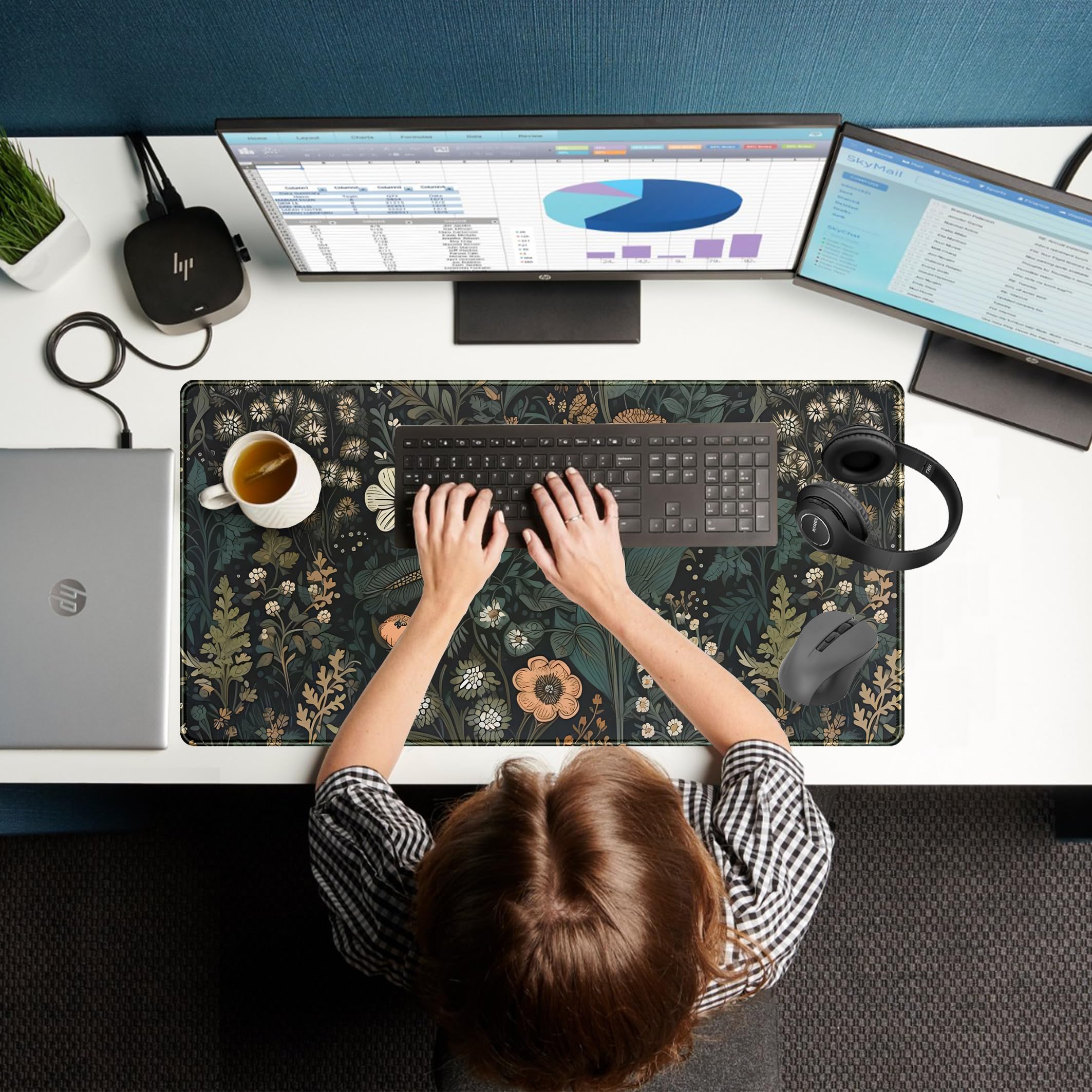 Floral Plants Mouse Pad - Dark Flower XXL Gaming Desk Mat (31.5