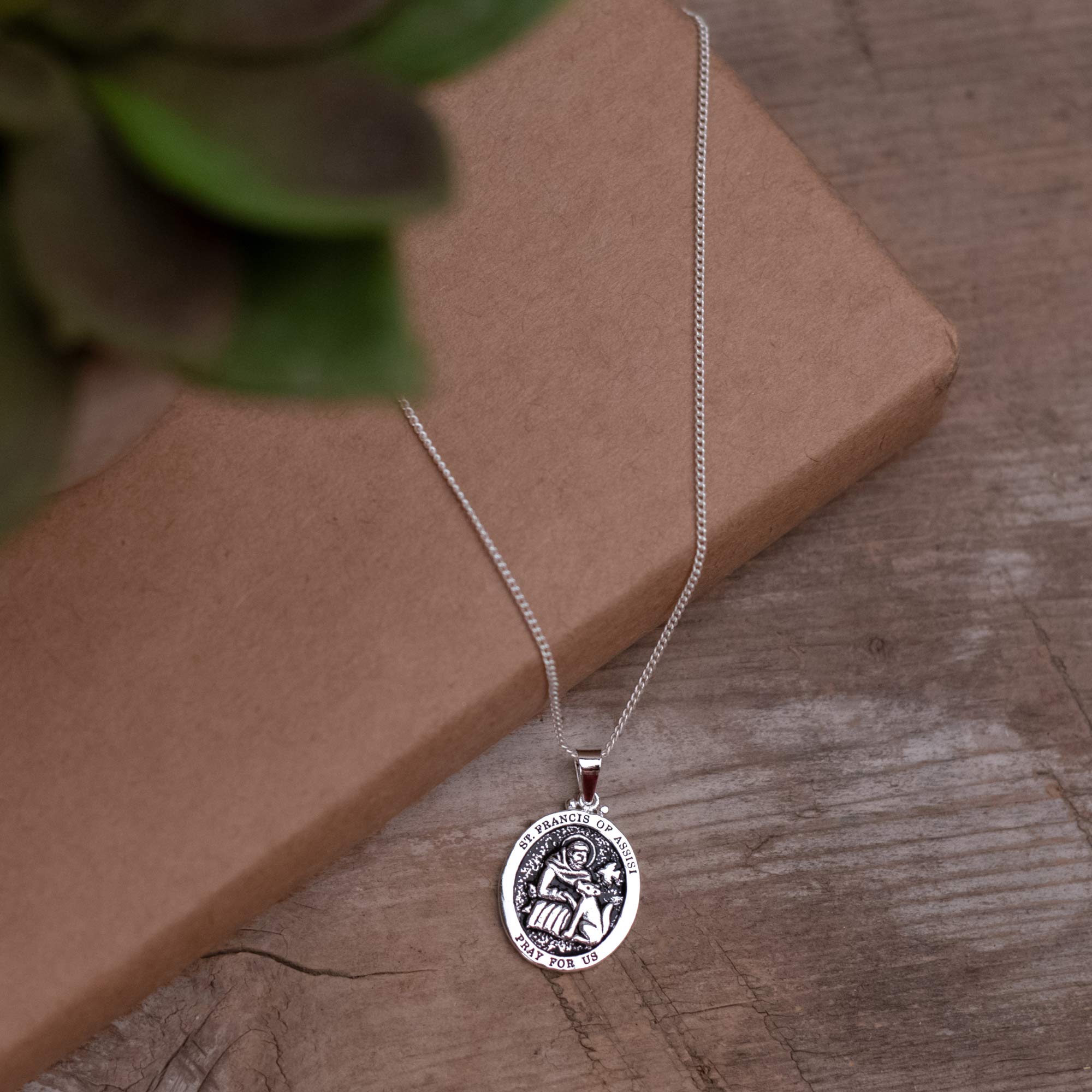 St. Francis of Assisi 'Pray For Us' Oval Pendant Necklace for Women - 18 Inch Silver Plated Chain with Jewelry Gift Box | Religious Jewelry, Catholic Gifts, Everyday Wear & Special Occasions