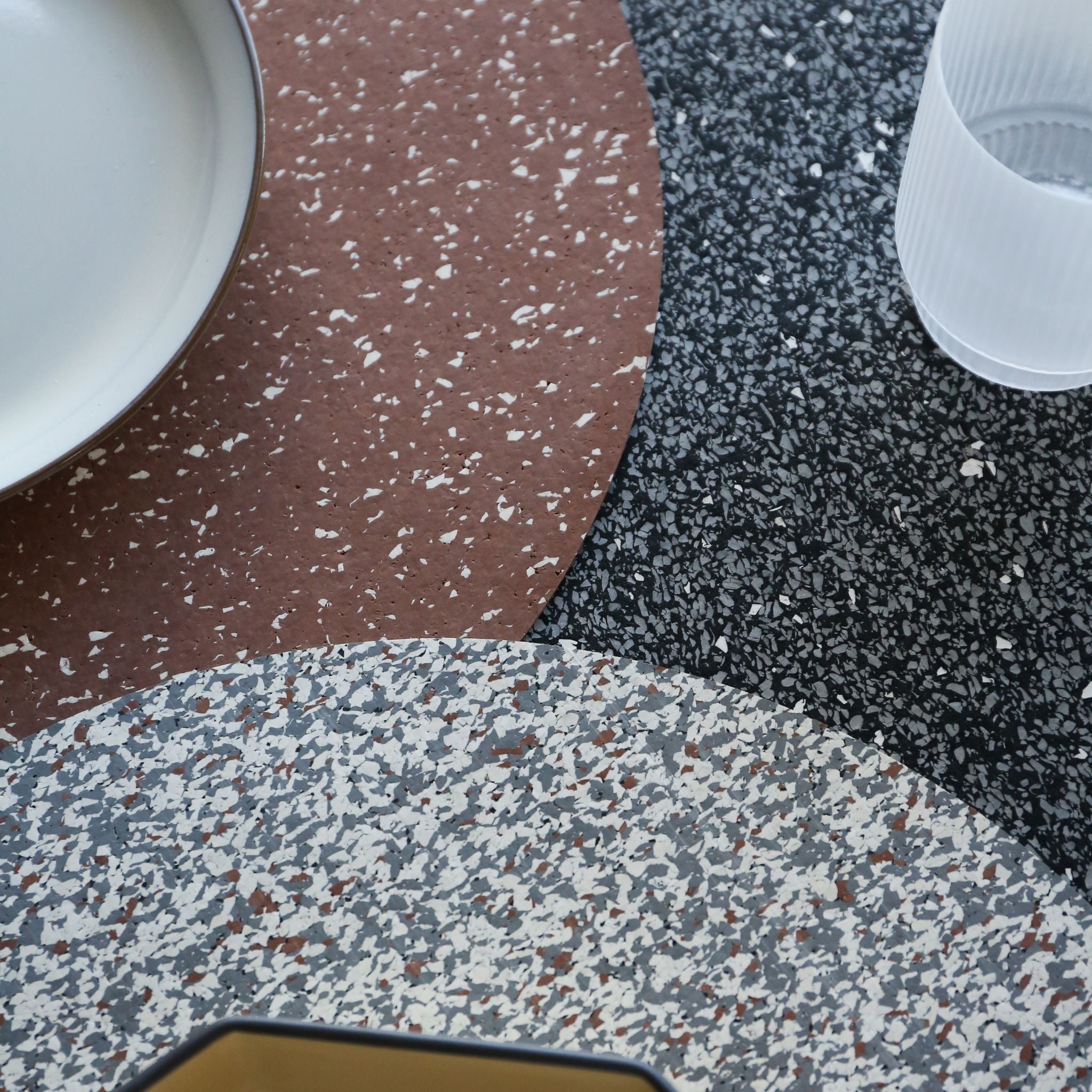 DESIGNSTUFF Speckle Round Placemat 37cm Diameter - Black | Non-Slip Table Mat for Dining, Kitchen & Party Decor
