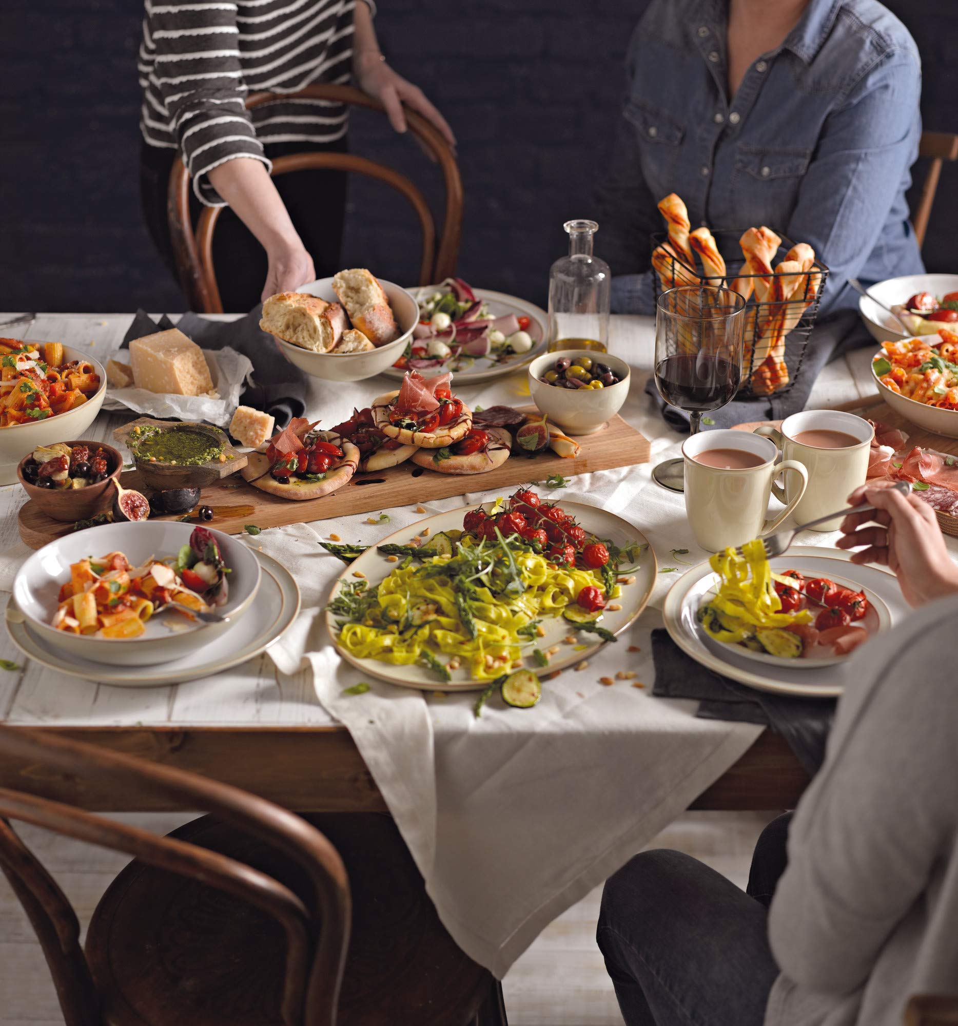 Denby 016048750 16-Piece Stoneware Dinnerware Set in Linen - Elegant Tableware for Everyday Dining & Entertaining