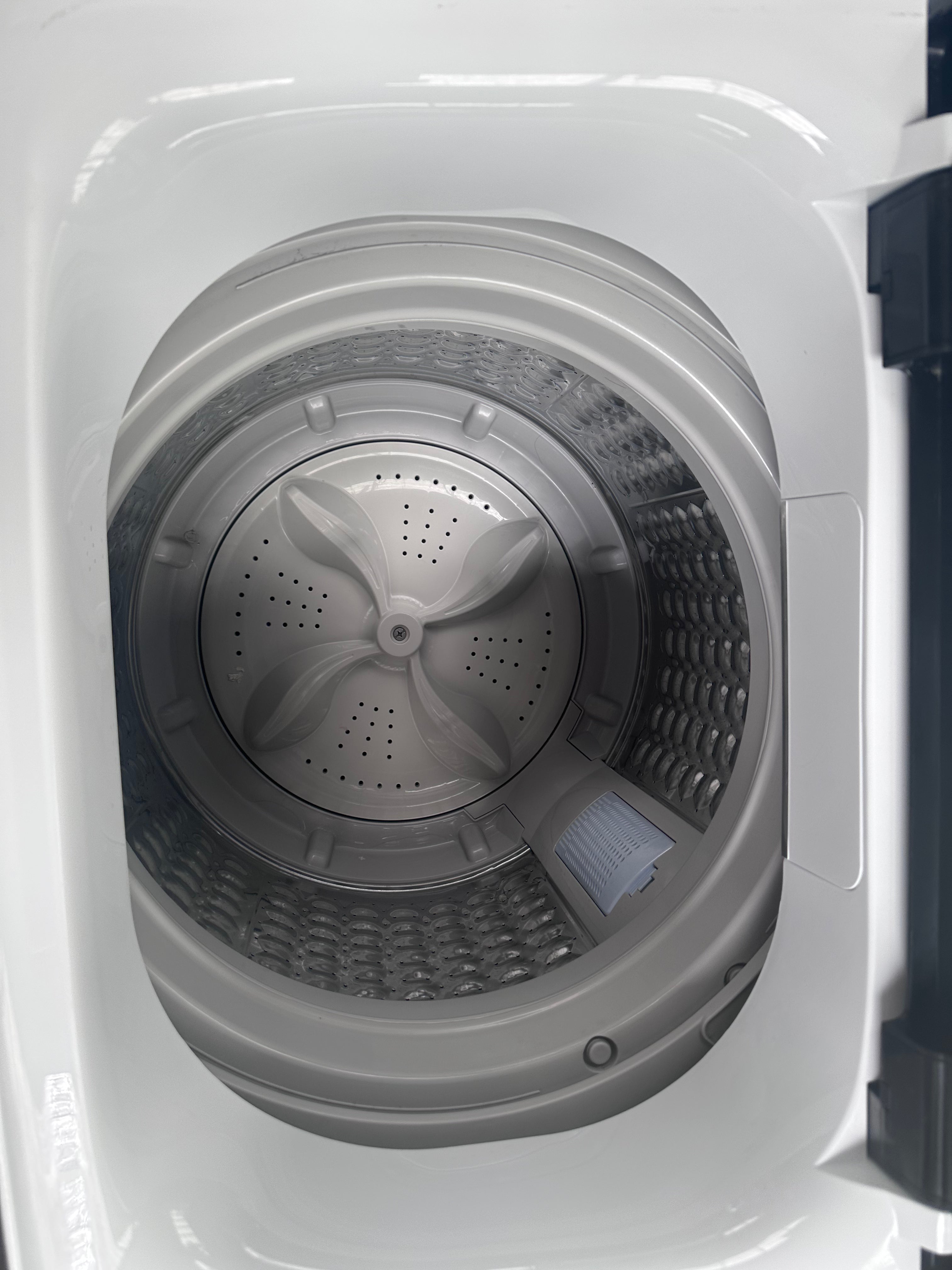 Refurbished TCL 8kg Top Load Washing Machine - Energy Efficient Laundry Solution for Small Apartments & Dorms