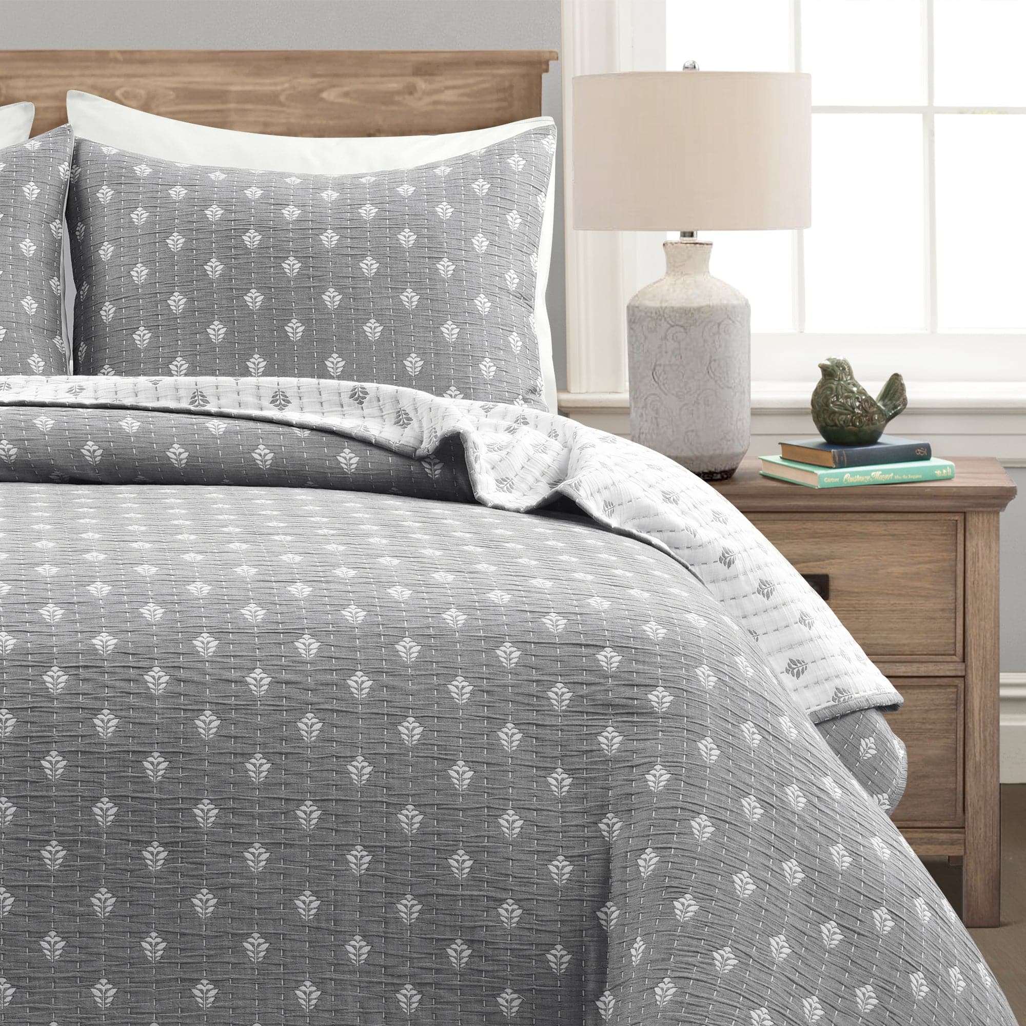 Hygge Kantha Hand-Stitched Yarn-Dyed Cotton Jacquard Quilt Coverlet Set - Cozy Bedding for Boho Chic & Farmhouse Style Bedrooms