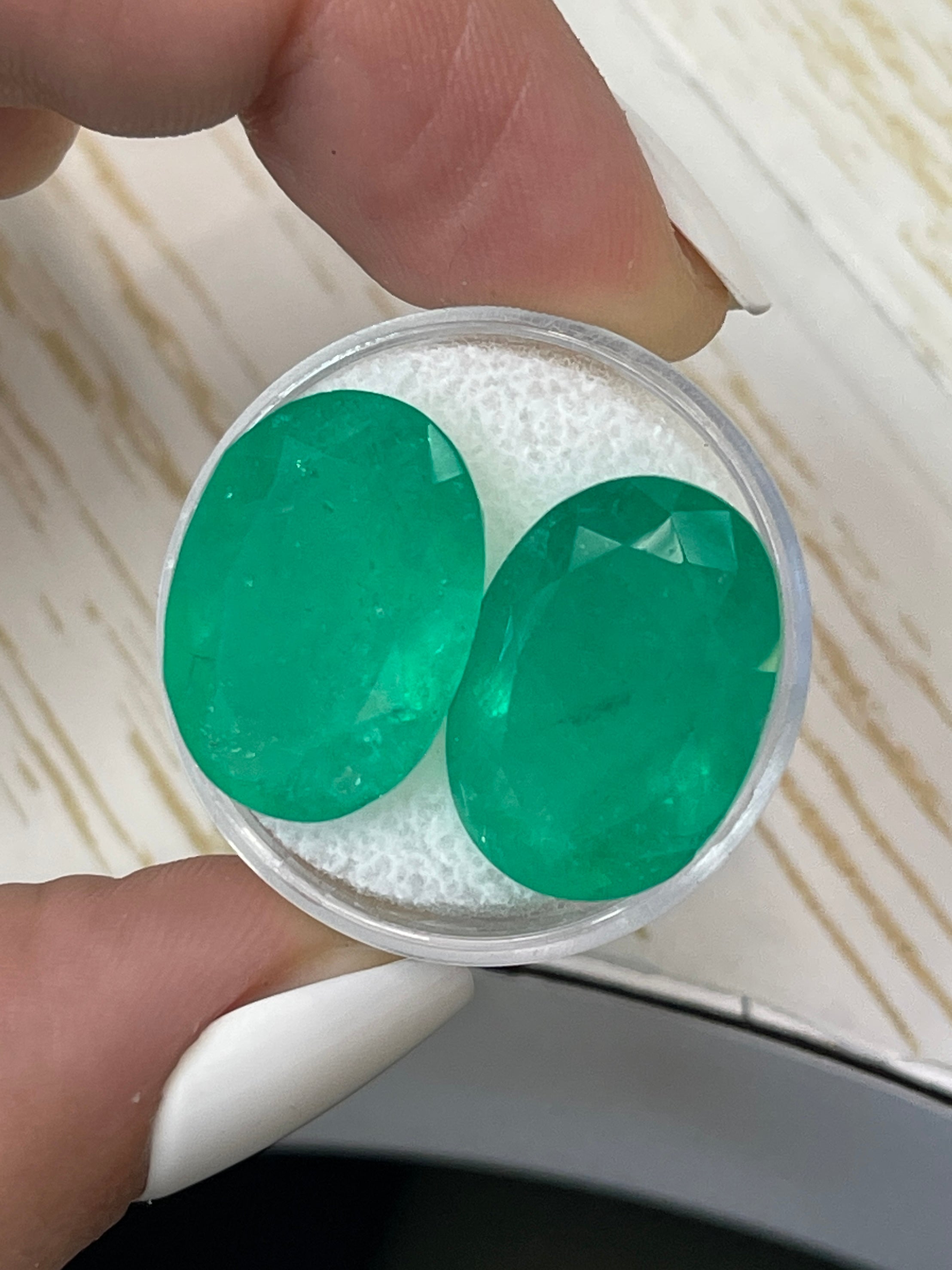 Premium 30.12tcw Matching Pair of Colombian Emerald Gemstones - 20x14mm Oval Cut Loose Emeralds for Jewelry Making, Engagement Rings & Luxury Gifts