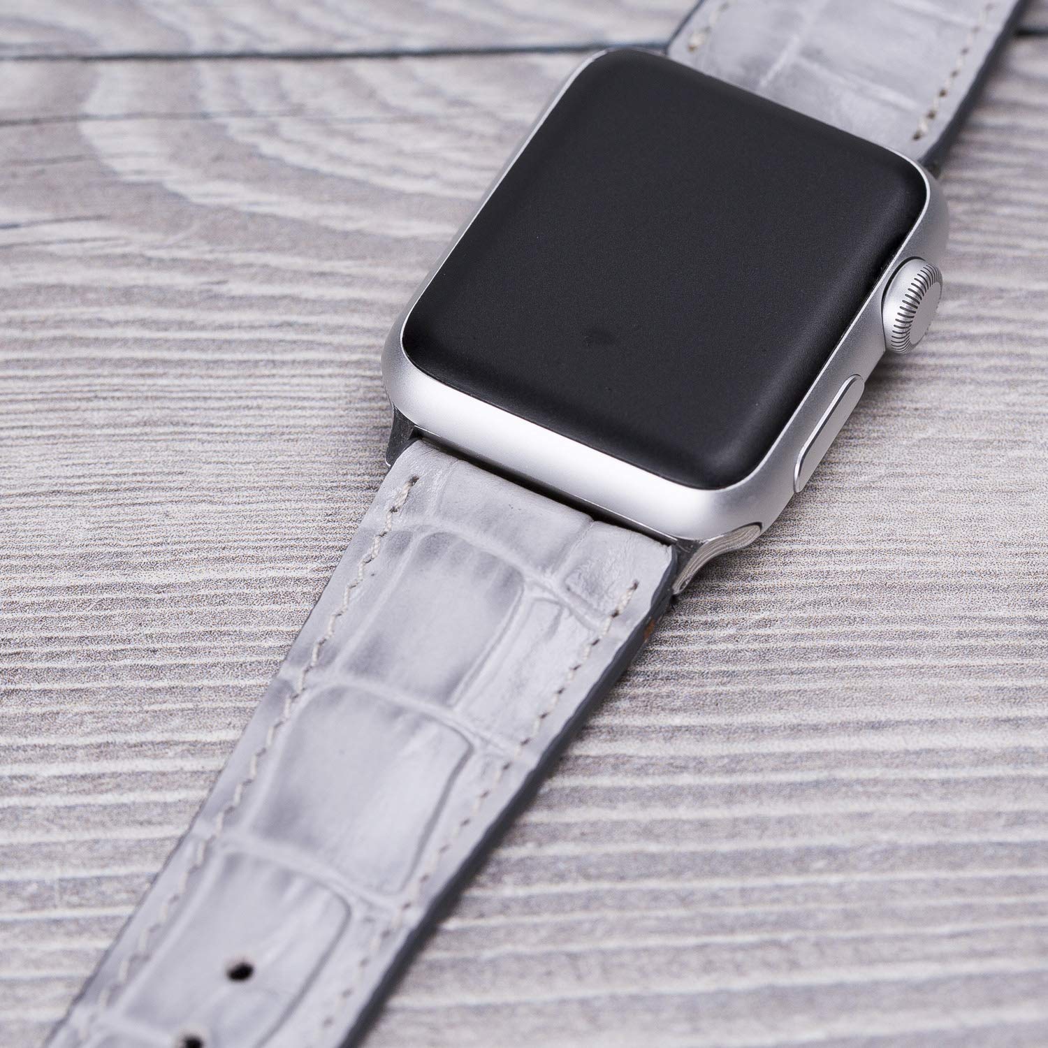Premium Crocodile Pattern White Leather Band for Apple Watch - Stylish & Durable Replacement Strap for Work, Gym & Everyday Wear