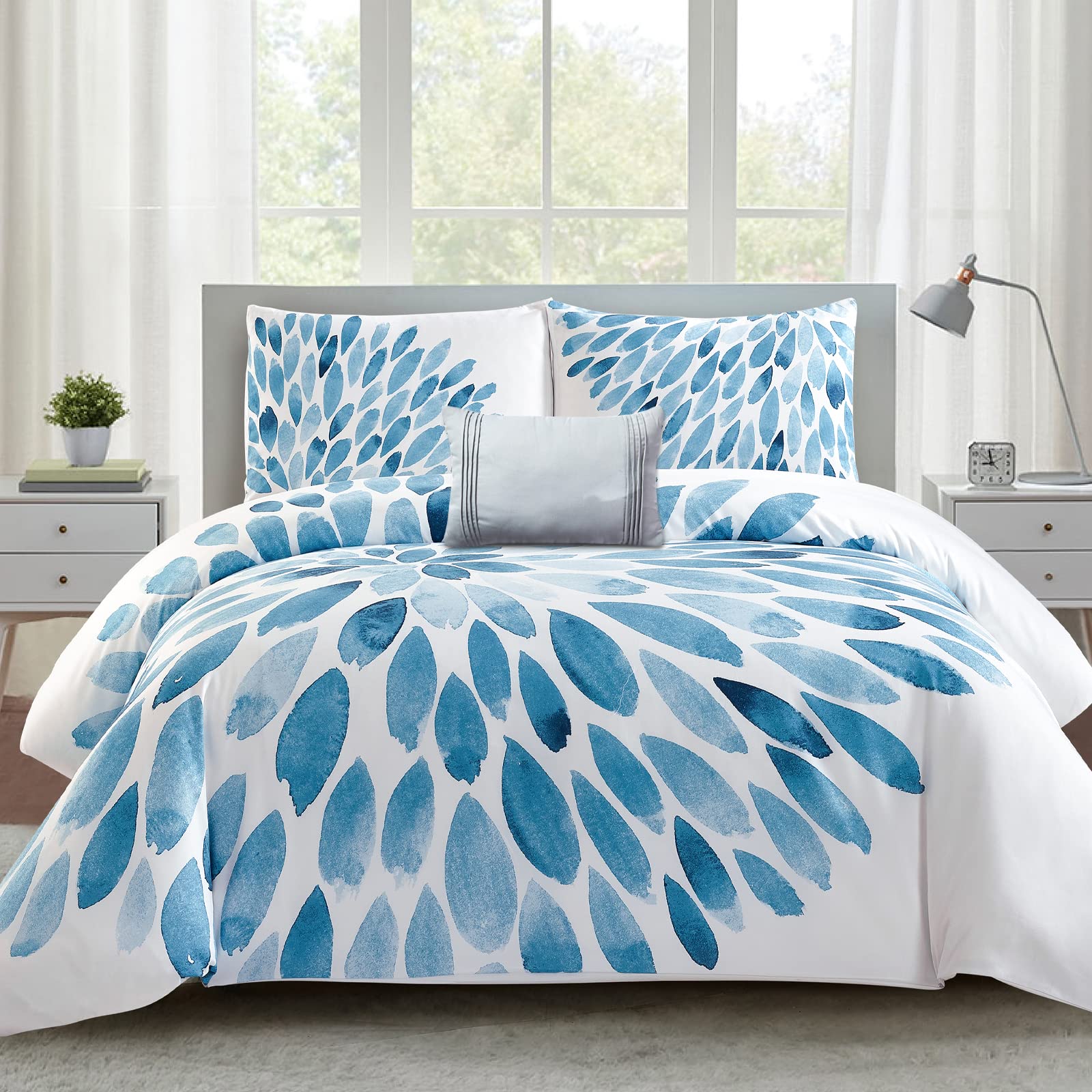 Style Quarters Queen Size Comforter Set - Modern Blue Gradient Print, 100% Microfiber Polyester, 4-Piece Bedding Set (1 Comforter, 2 Pillowcases, 1 Decorative Pillow) - Perfect for Master Bedroom, Guest Room & Dorm Decor
