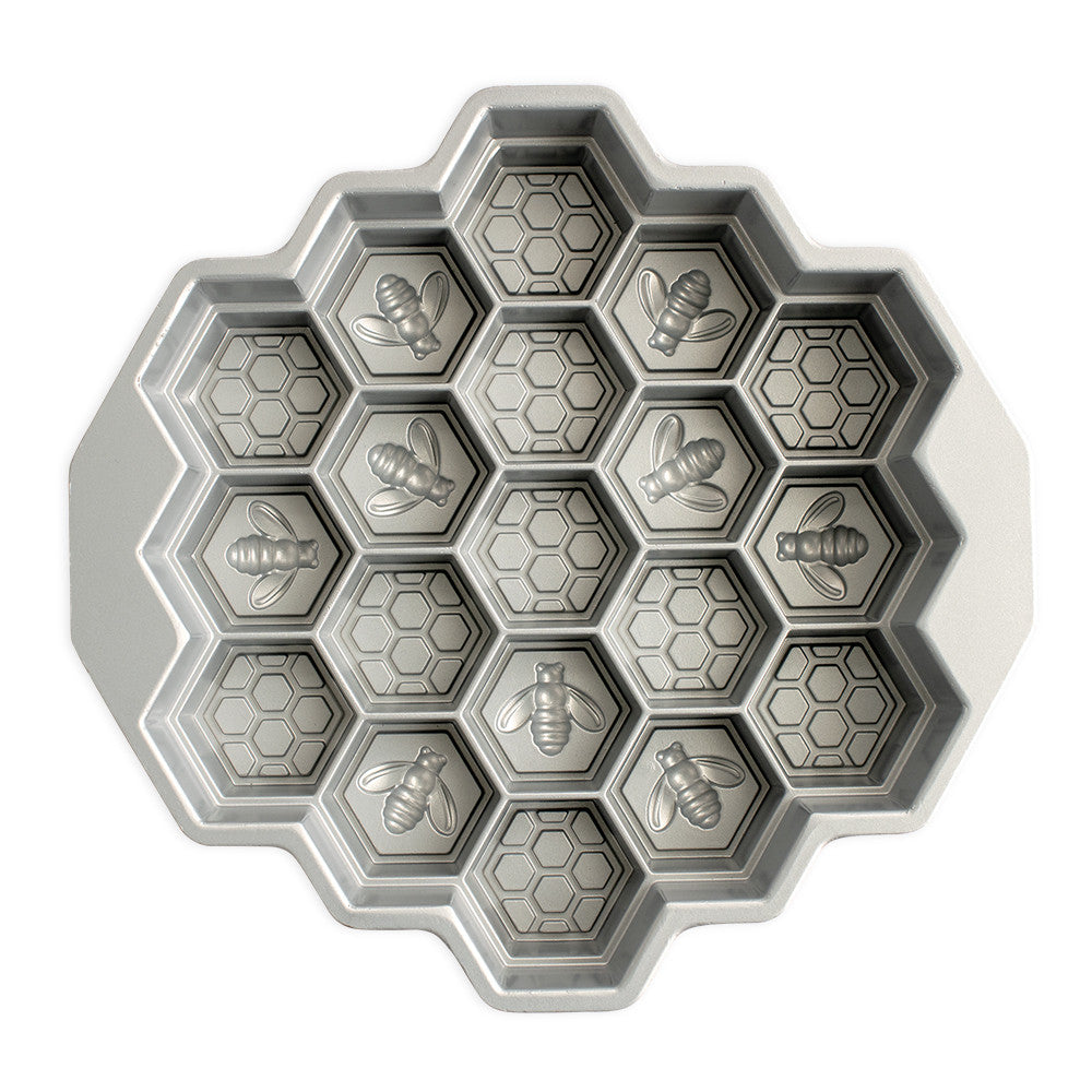 Nordic Ware Honeycomb Pull Apart Dessert Pan - Nonstick Baking Sheet for Cakes, Bread & Pastries - Perfect for Parties, Holidays & Family Gatherings