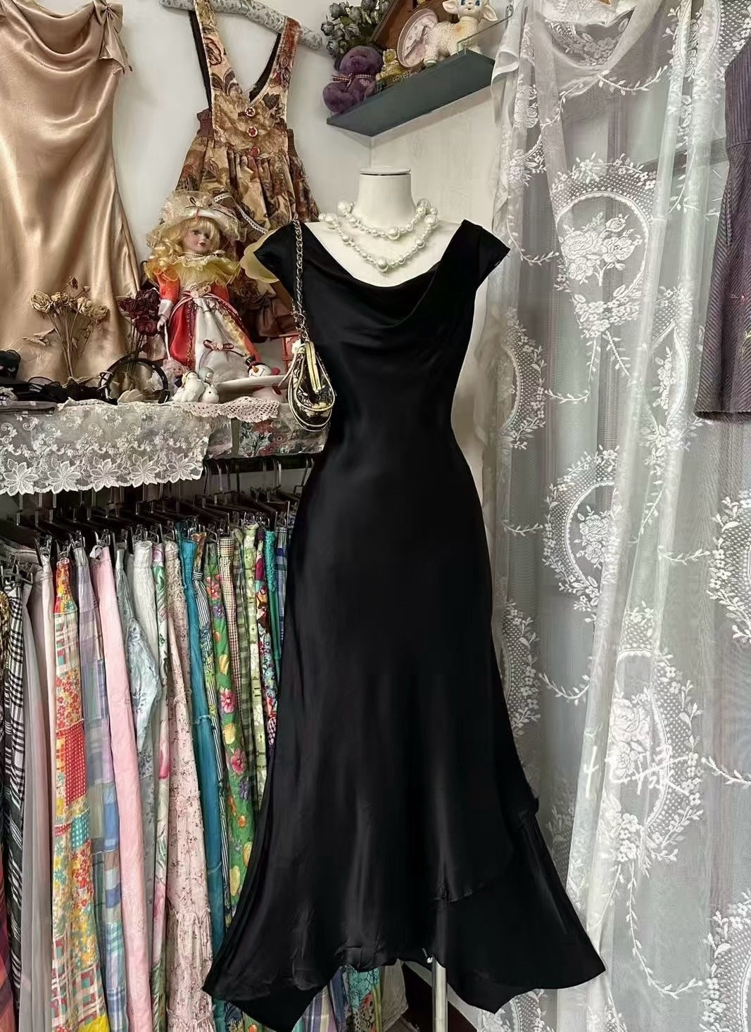 Elegant Black Mermaid Satin Formal Evening Gown - Perfect for Prom, Wedding Guest & Cocktail Party Dresses (Style J6663)