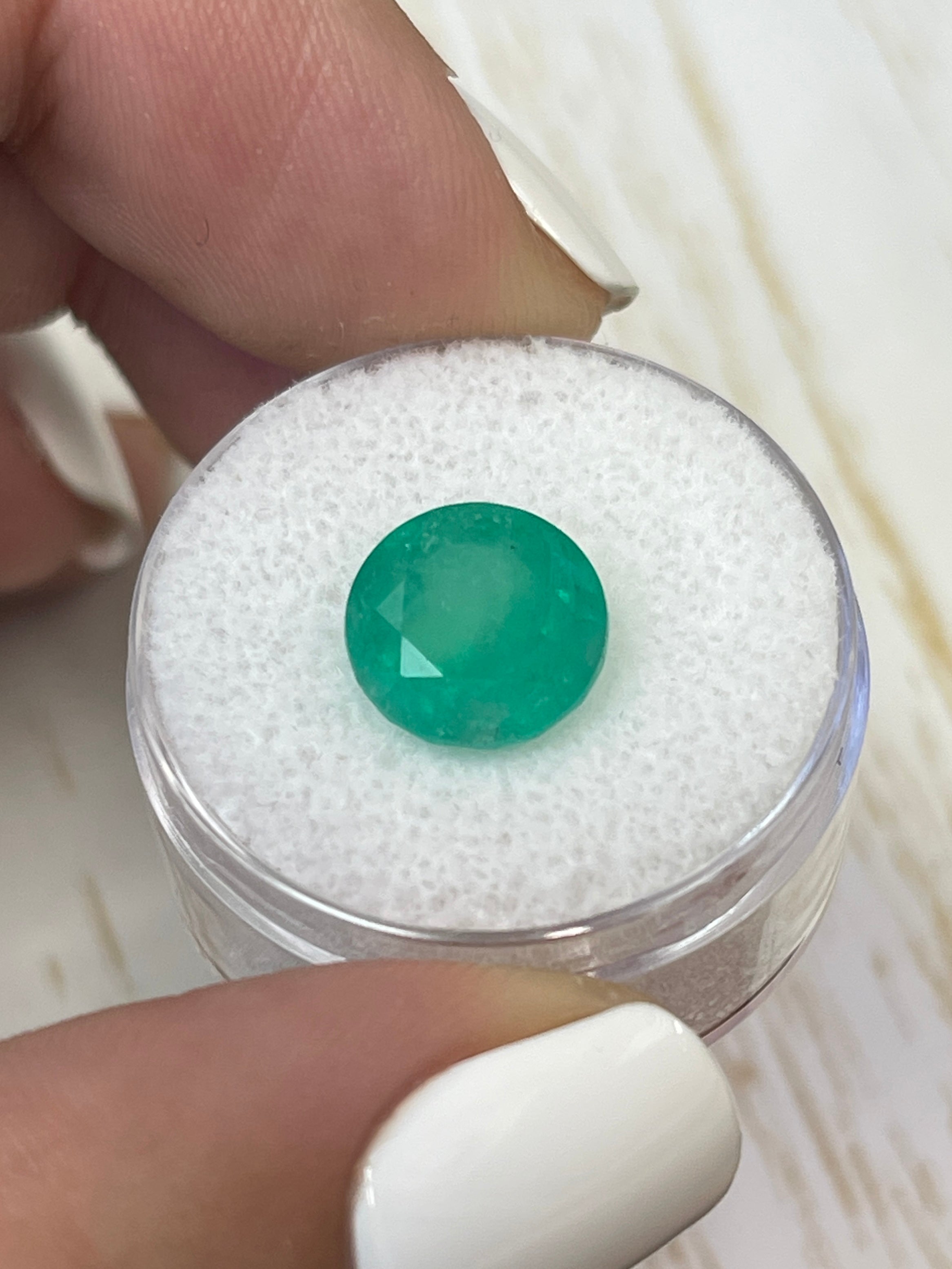 4.42 Carat Medium Green Natural Round Loose Colombian Emerald Gemstone for Jewelry Making - 10.2x10.2mm Size Perfect for Rings, Necklaces & Earrings