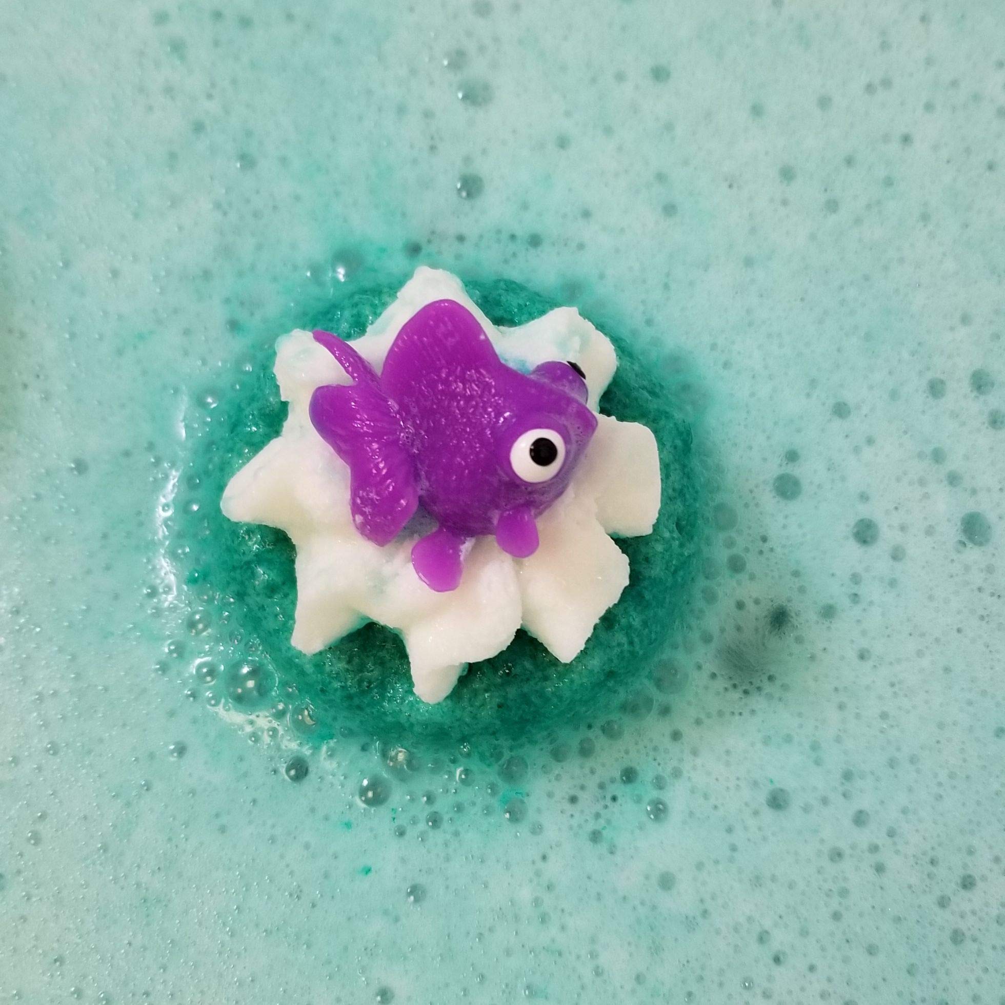 Fishbowl Toy Bath Bomb for Kids - 4.5oz Fun Bath Time Surprise with Floating Toys | Relaxing & Educational Bath Experience for Children