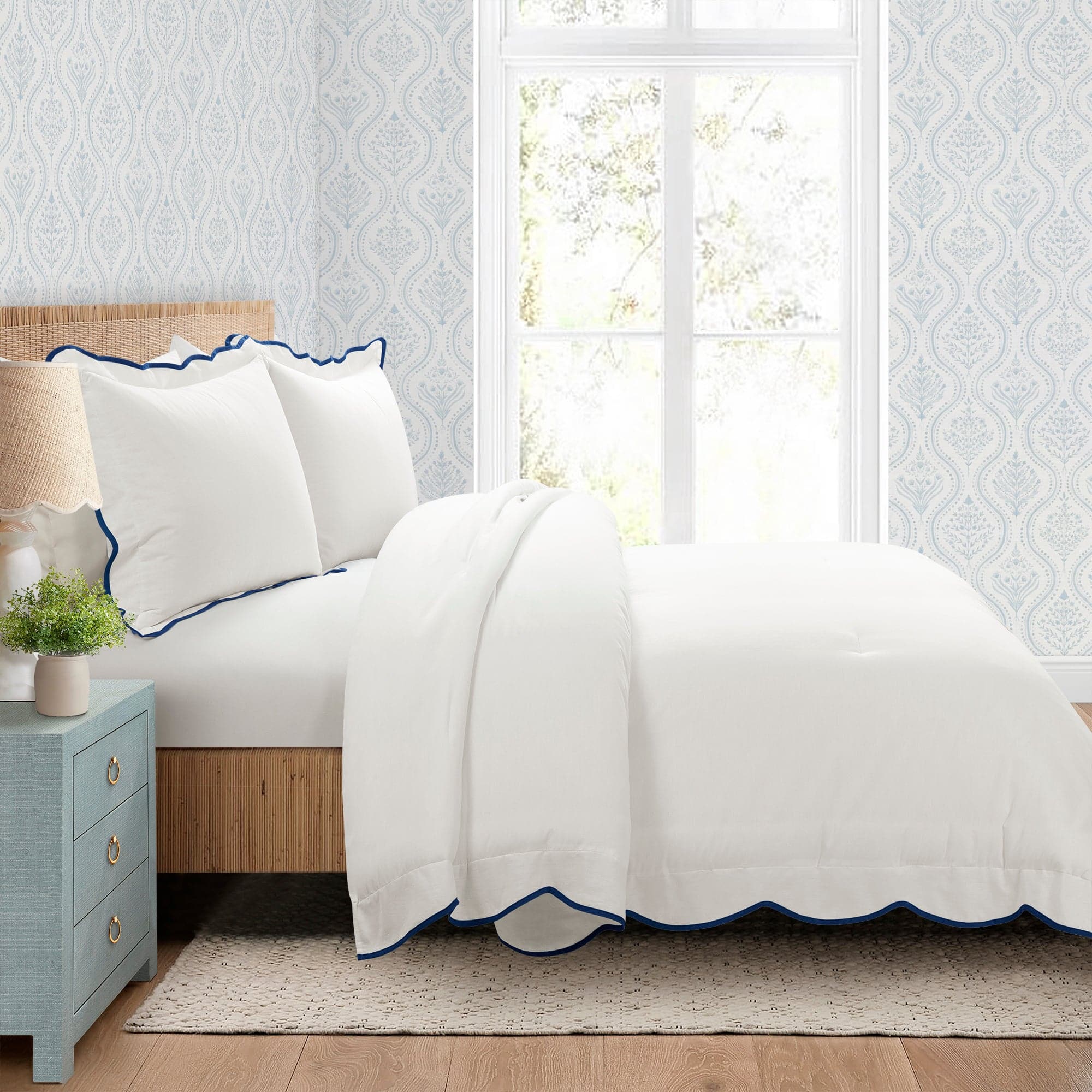 Coastal Chic Scalloped Edge 3-Piece Comforter Set - Queen Size Bedding with Duvet Cover & Pillow Shams - Perfect for Beach House, Guest Room or Master Bedroom Decor