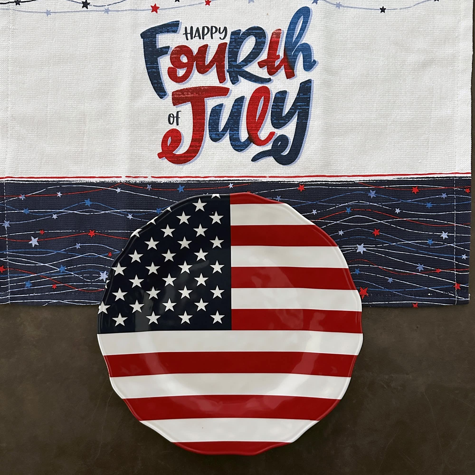 UPware 6-Piece Melamine Salad Plate Set - BPA-Free, Dishwasher Safe 8.75 Inch Round Plates for Risotto, Pasta & Salad - American Flag Design | Perfect for Picnics, BBQs, and Patriotic Party Decorations