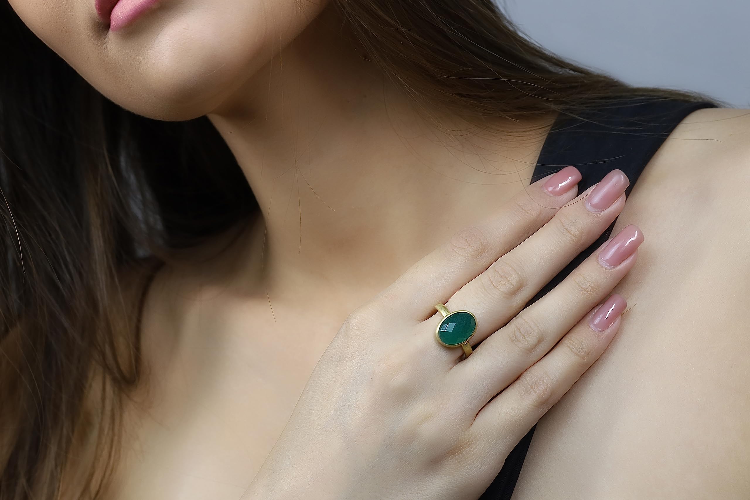 Elegant Green Onyx Gold Ring - Bezel Set Stackable Jewelry for Women - Perfect for Parties & Gifting