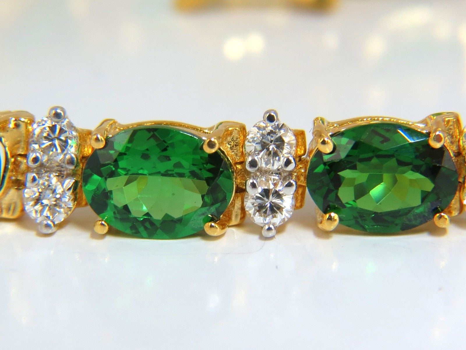 21.68CT Natural Vivid Bright Green Tsavorite Diamond Tennis Bracelet - Elegant Jewelry for Weddings, Parties & Special Occasions