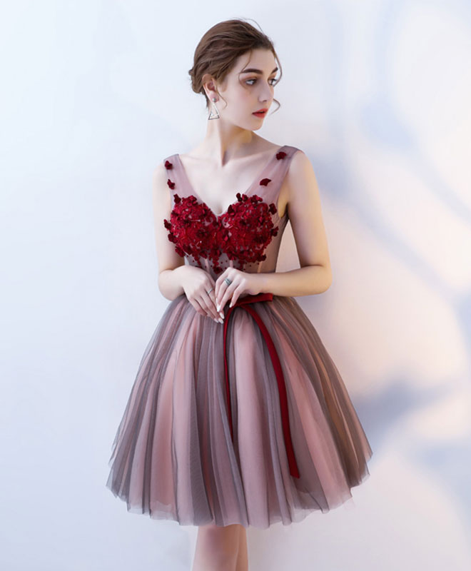 Elegant Burgundy V-Neck Tulle Short Prom Dress | Flowy Evening Gown for Homecoming, Cocktail Parties & Special Occasions