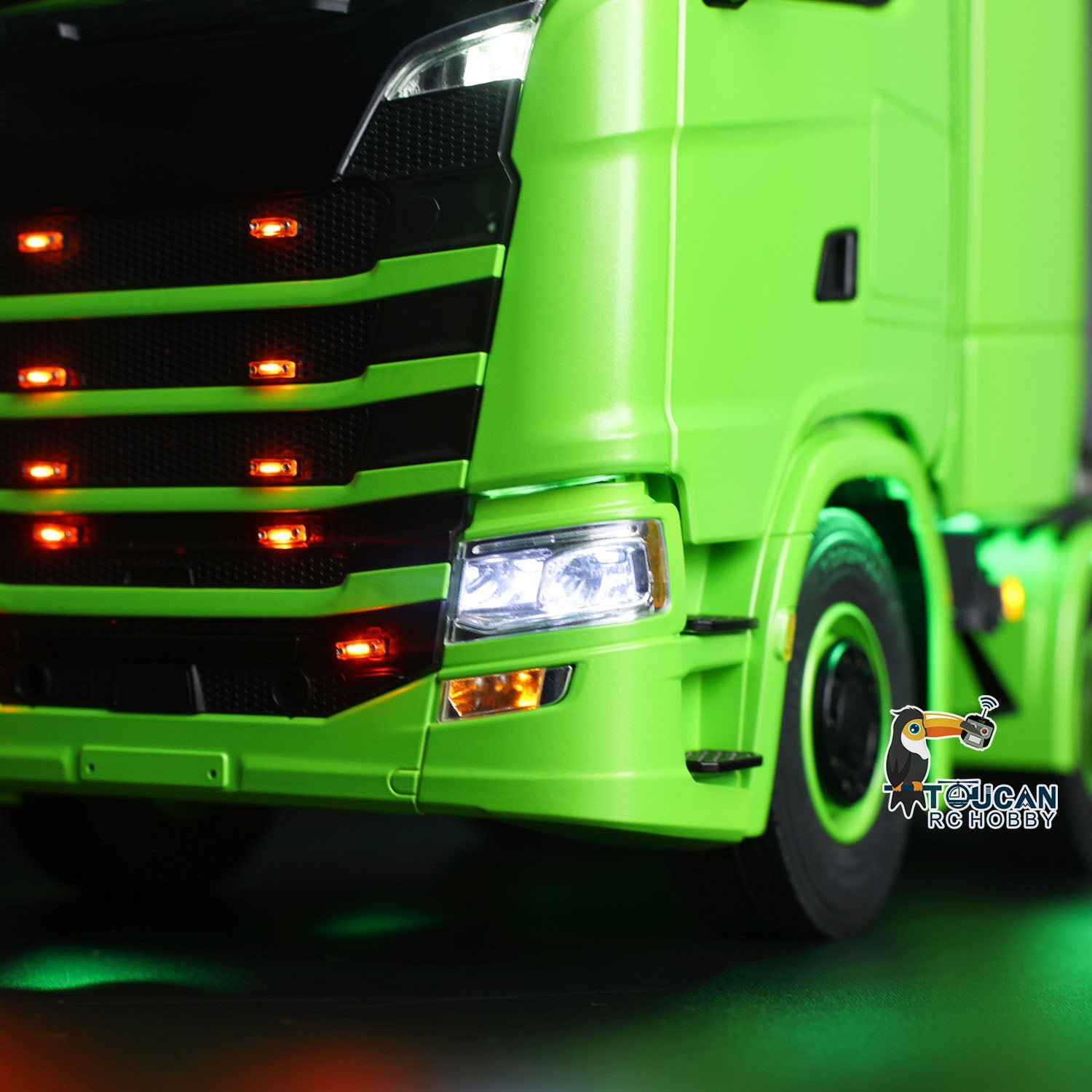 1/14 Scale 8x8 Metal Chassis RC Tractor Truck 770S - 2.4GHz Remote Control Lorry with RTR, Battery, Warning Lights & Magnetic Roof Spotlight - Perfect for Off-Road Racing, Construction Play & RC Hobby Enthusiasts