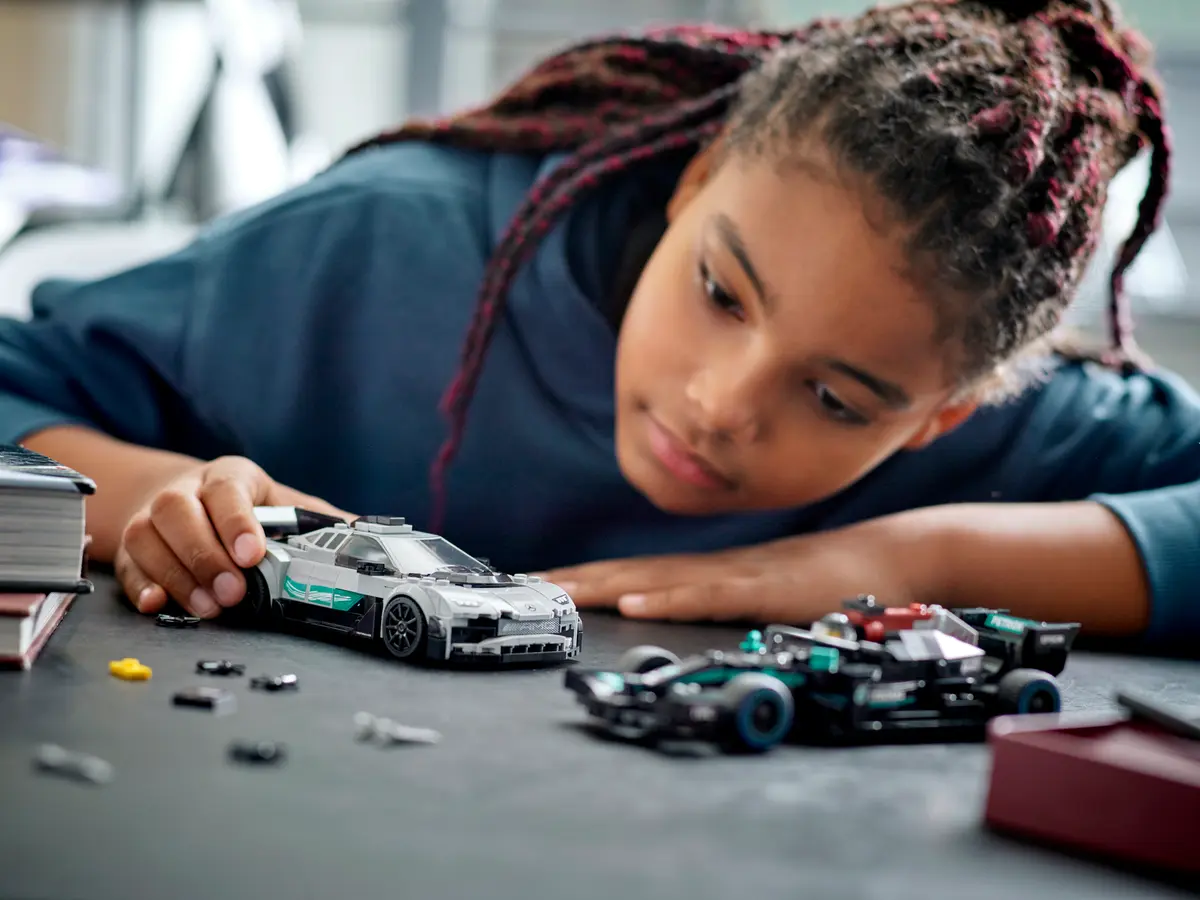 LEGO SPEED Champions 76909 Mercedes-AMG F1 W14 & Project One Building Set – Race Car Toy for Kids & Adults – Perfect for Collectors, Gifts & Play Scenes