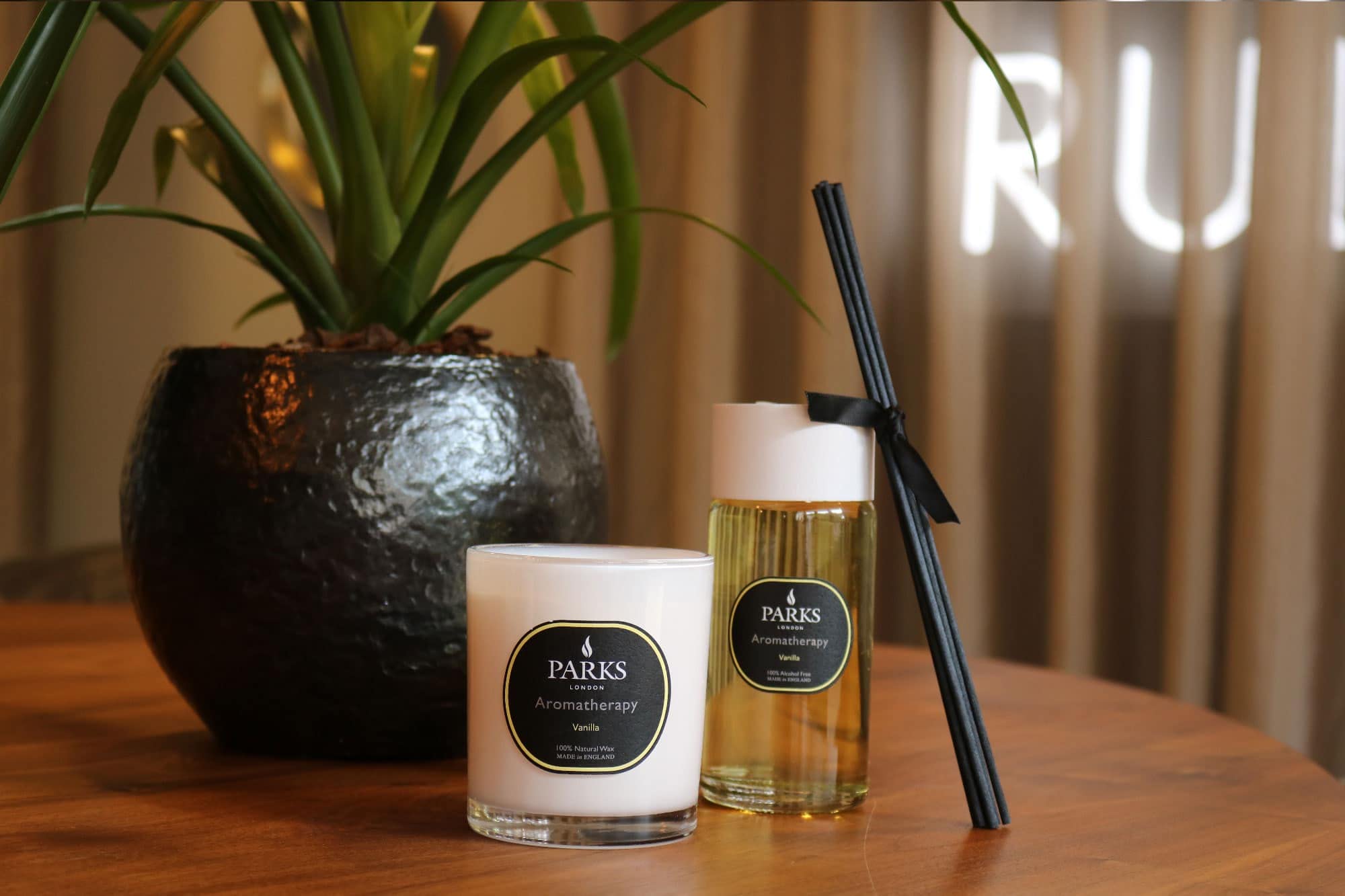 Luxury Aromatherapy Candle 220g - 45+ Hours Long Burn Time, Natural Soy Wax, Rose Scented for Relaxation & Stress Relief - Perfect for Bedroom, Bath & Spa