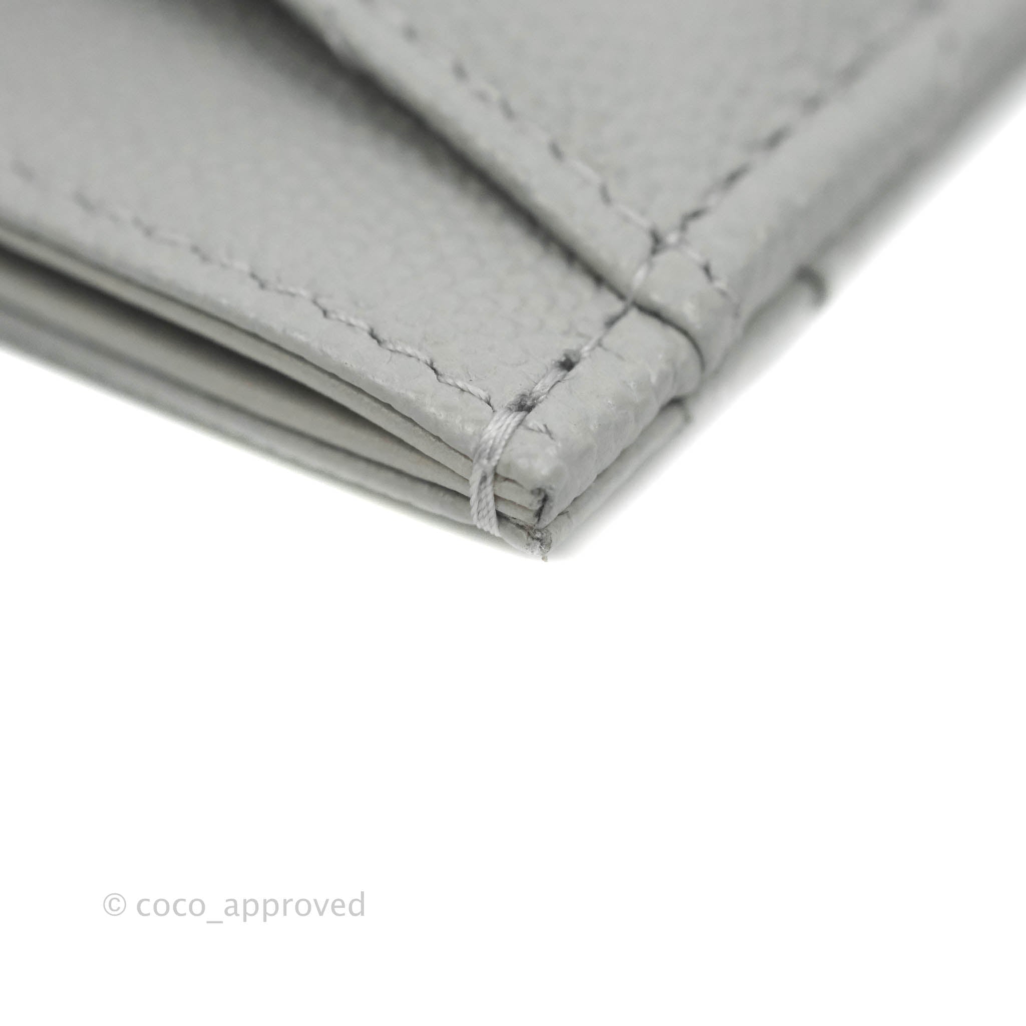 Chanel Classic Flat Card Holder in Grey Caviar Leather with Gold Hardware - Perfect for Everyday Use & Luxury Gift Giving
