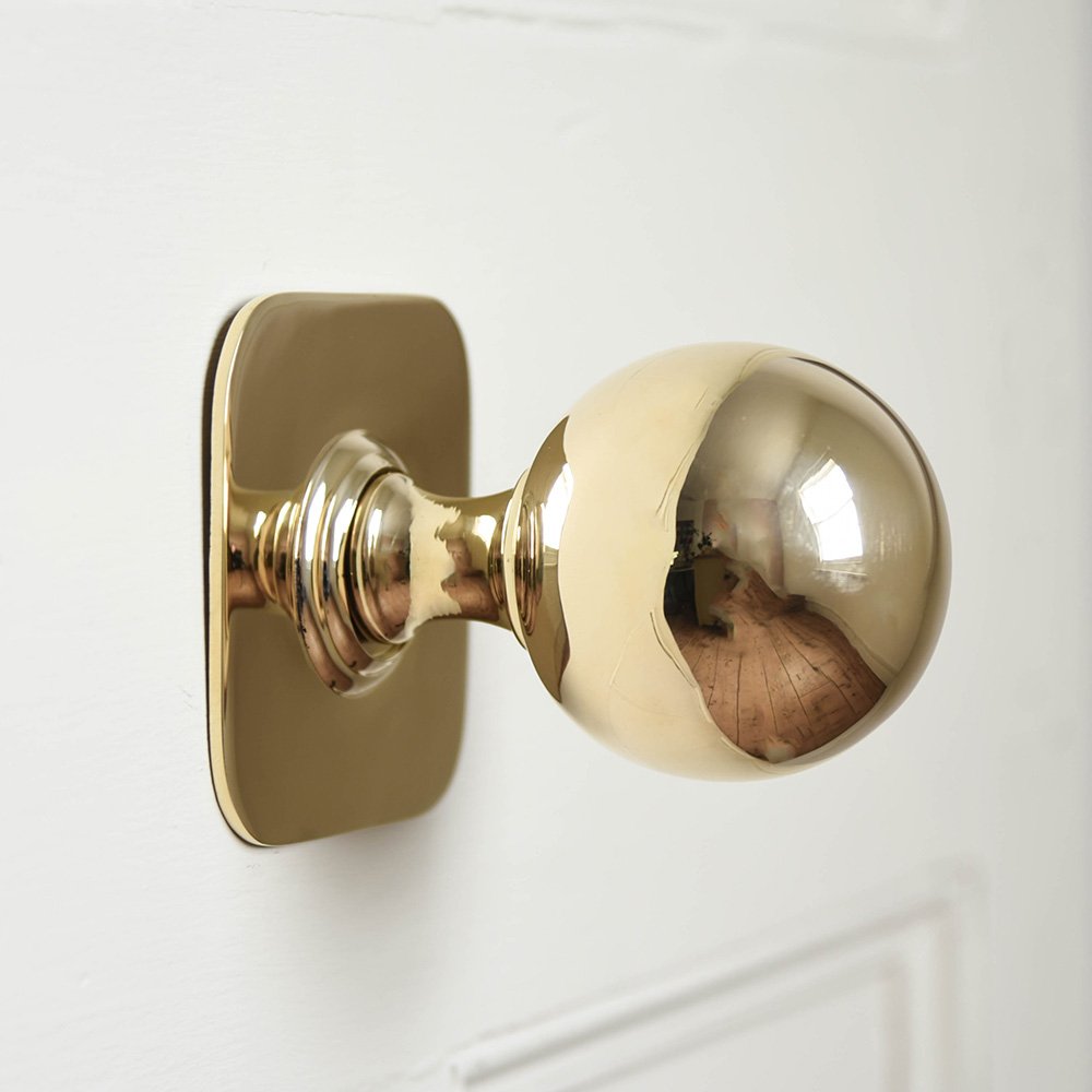 Polished Brass Door Pull with Square Backplate - Elegant Cabinet & Drawer Handle for Home & Office - Perfect for Kitchen, Bathroom, and Furniture Upgrade
