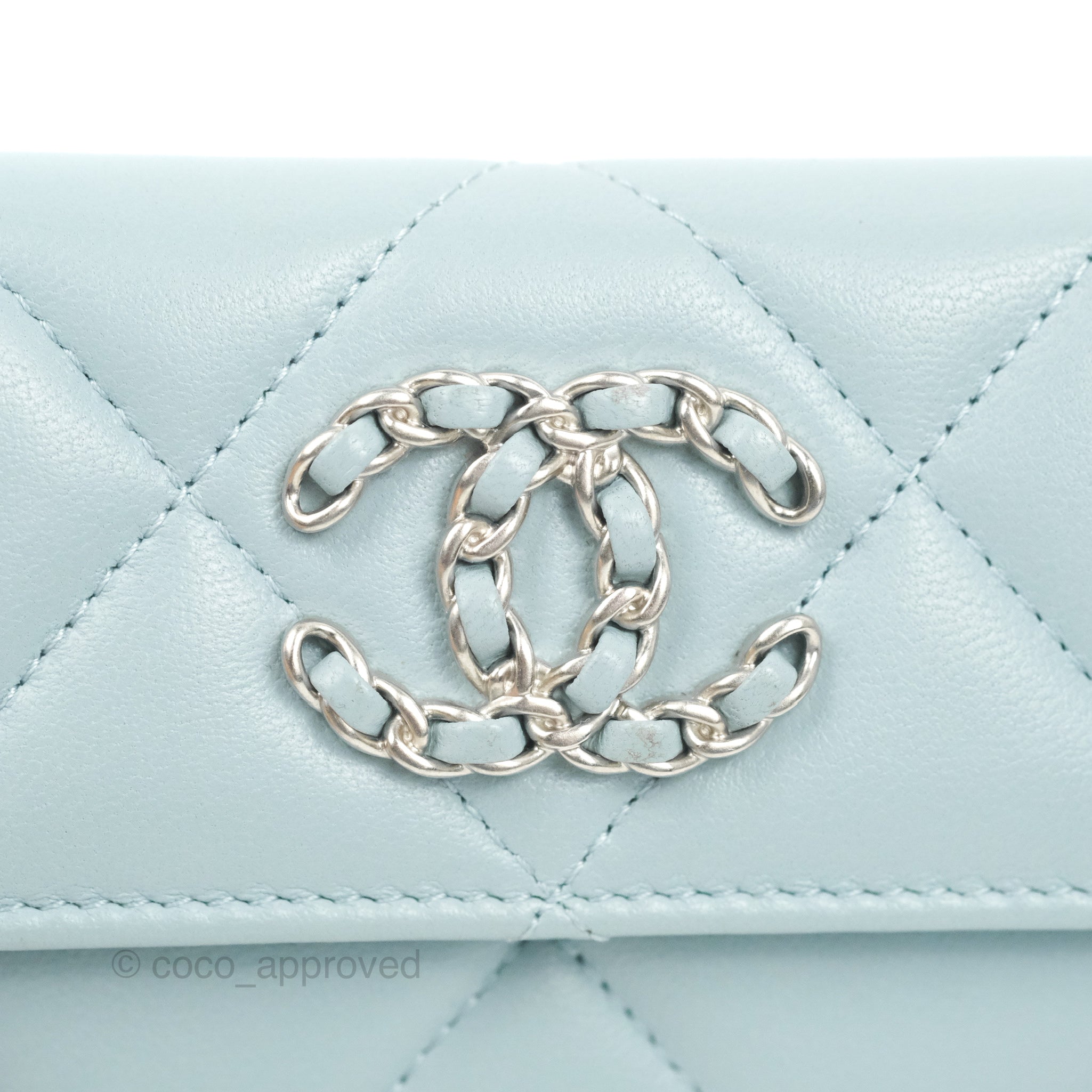 Chanel 19 Quilted Flap Card Holder in Light Blue Lambskin - Luxury Compact Wallet for Everyday Use & Travel Essentials