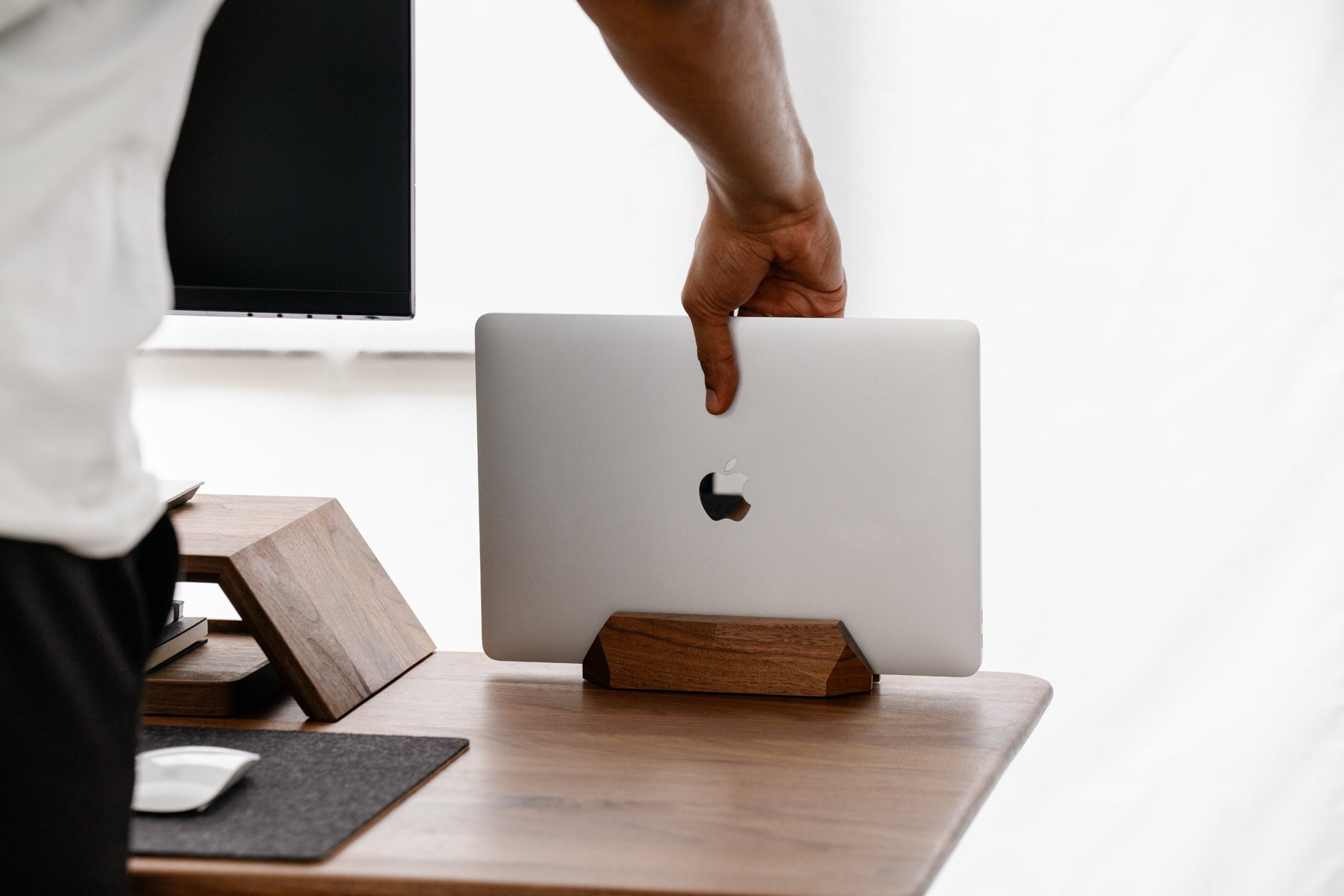 Premium Laptop Docking Station with Multiple Ports - USB-C Hub for MacBook, Dell, HP - Ideal for Home Office & Remote Work