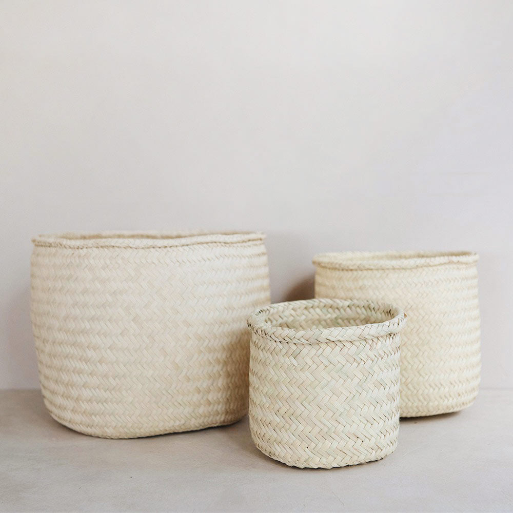 Handwoven Natural Palm Basket with Round Base - Perfect for Picnics, Beach Trips, and Home Decor Storage