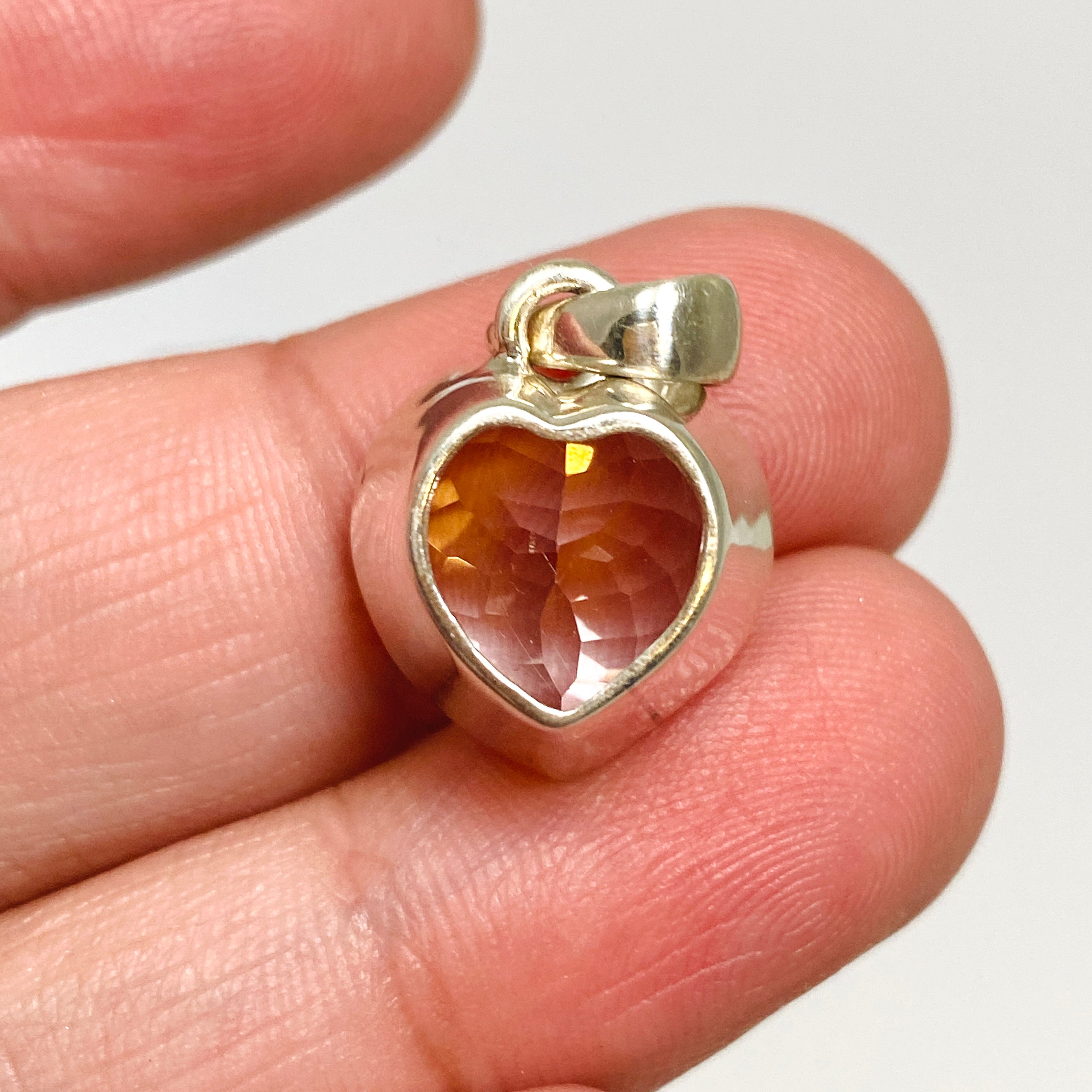 Natural Clear Quartz Heart Faceted Pendant Necklace PPGJ806 - Elegant Healing Crystal Jewelry for Meditation, Gifts & Spiritual Energy