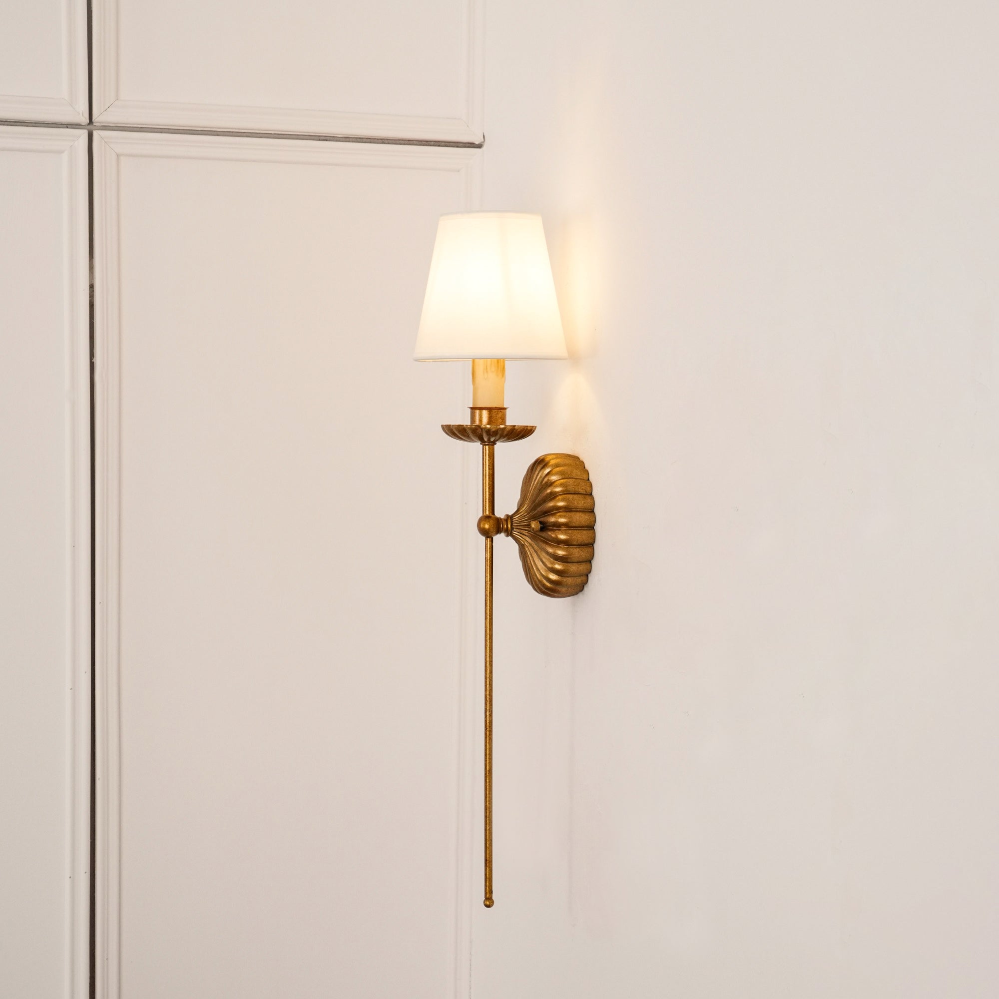 Carson Modern Wall Lamp - Sleek LED Sconce Light Fixture for Bedroom, Living Room & Hallway | Energy Efficient Indoor Lighting for Home Decor