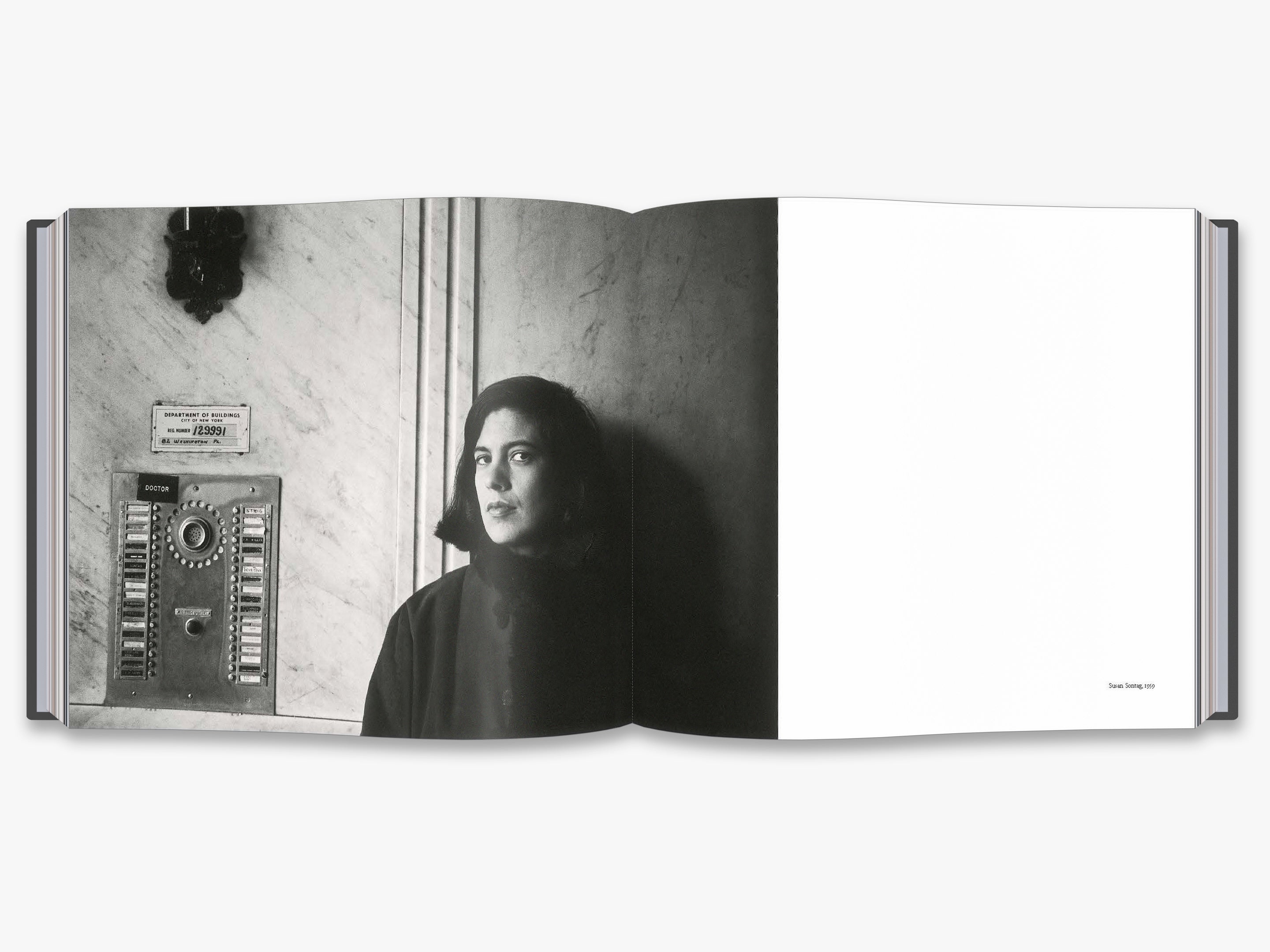 Duane Michals: Stunning Portrait Photography Book - Perfect for Art Lovers, Photographers & Collectors | Great for Home Decor, Studio Inspiration & Gift Ideas
