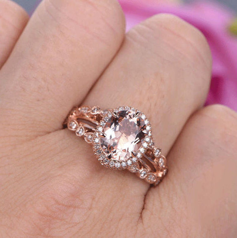 Exquisite Split Shank Oval Morganite Diamond Halo Engagement Ring for Women - Perfect for Proposals, Anniversaries & Romantic Occasions